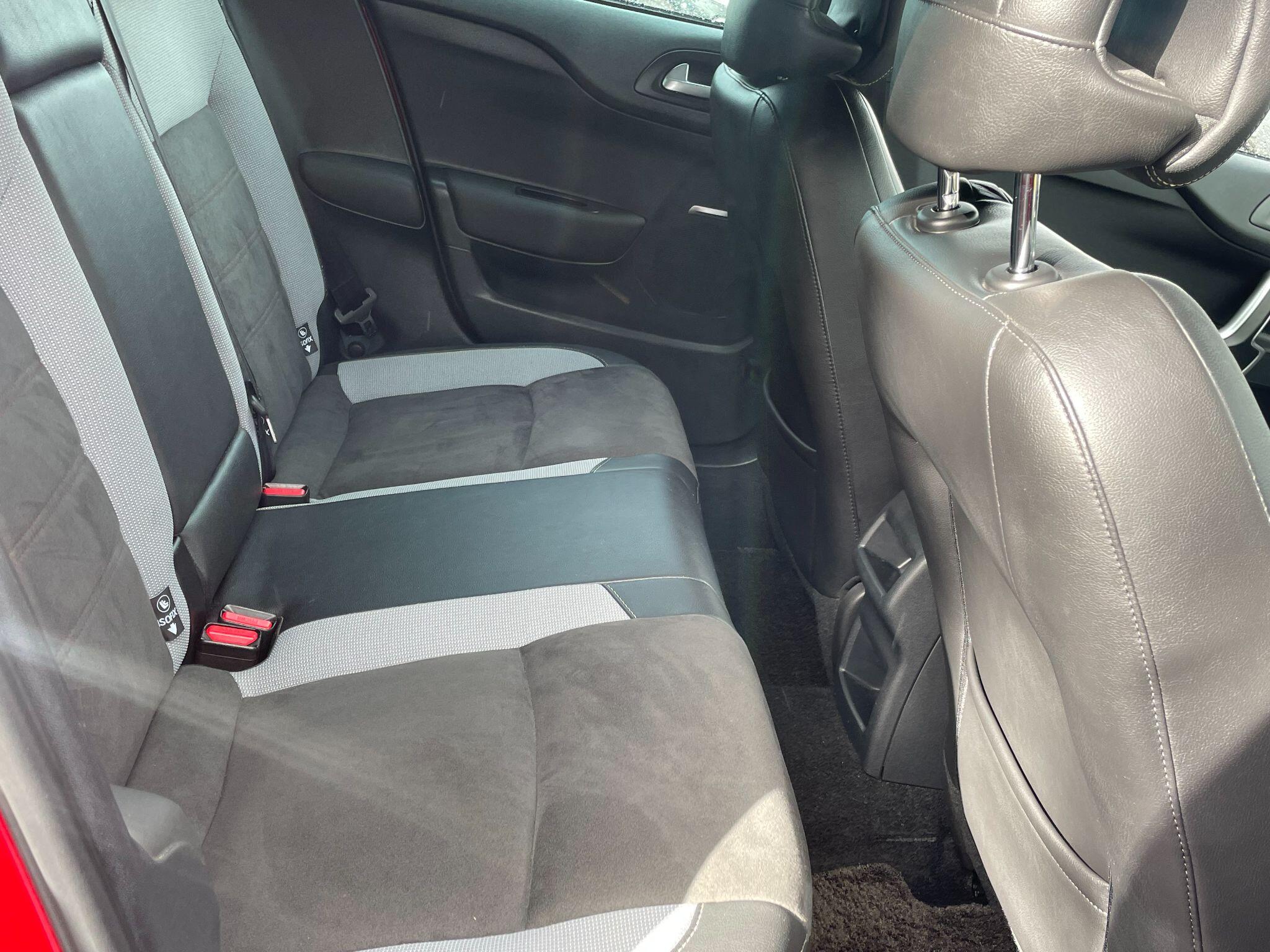DS Automobiles DS 4 view 21