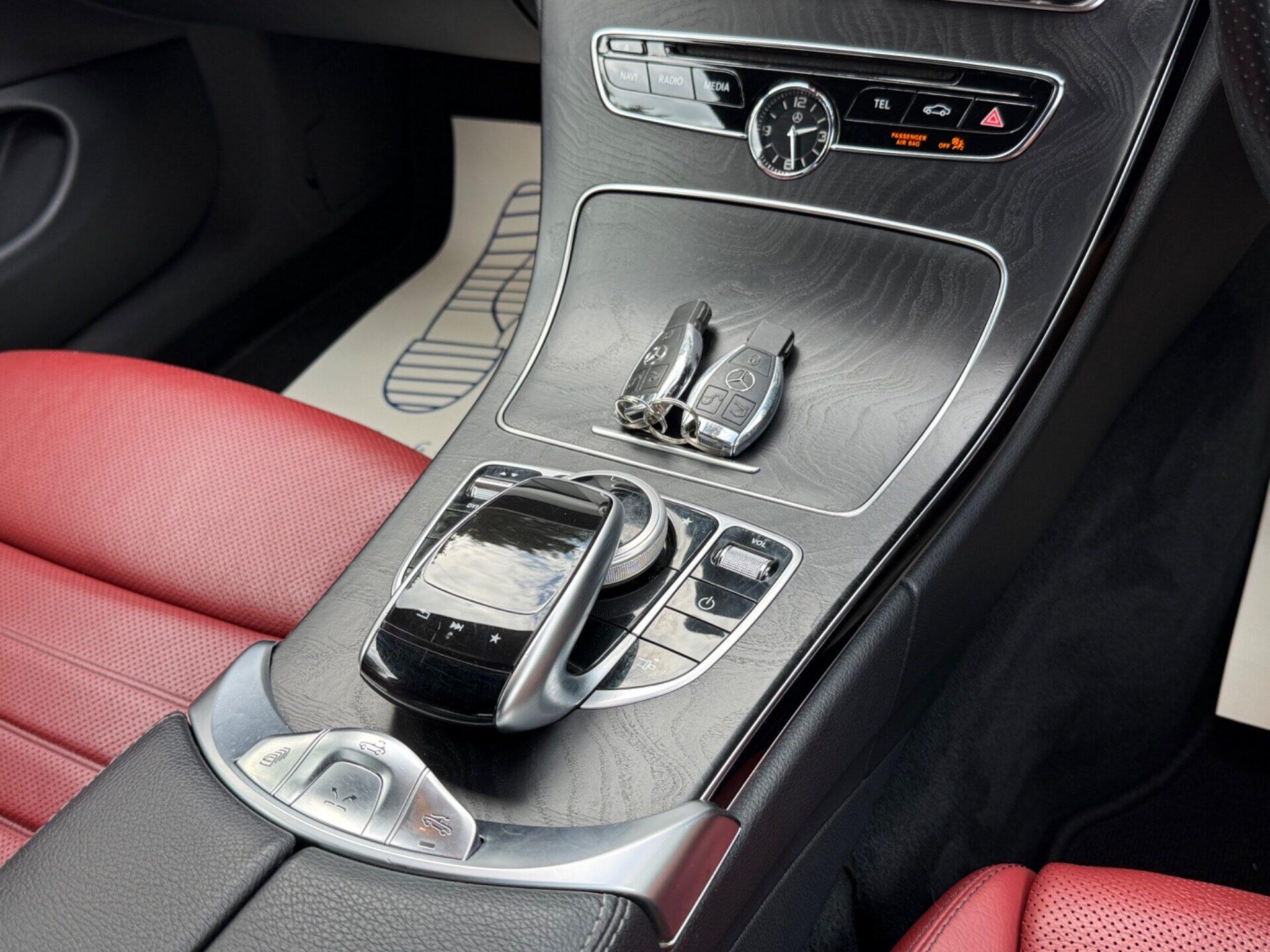 Mercedes-Benz C-Class view 4