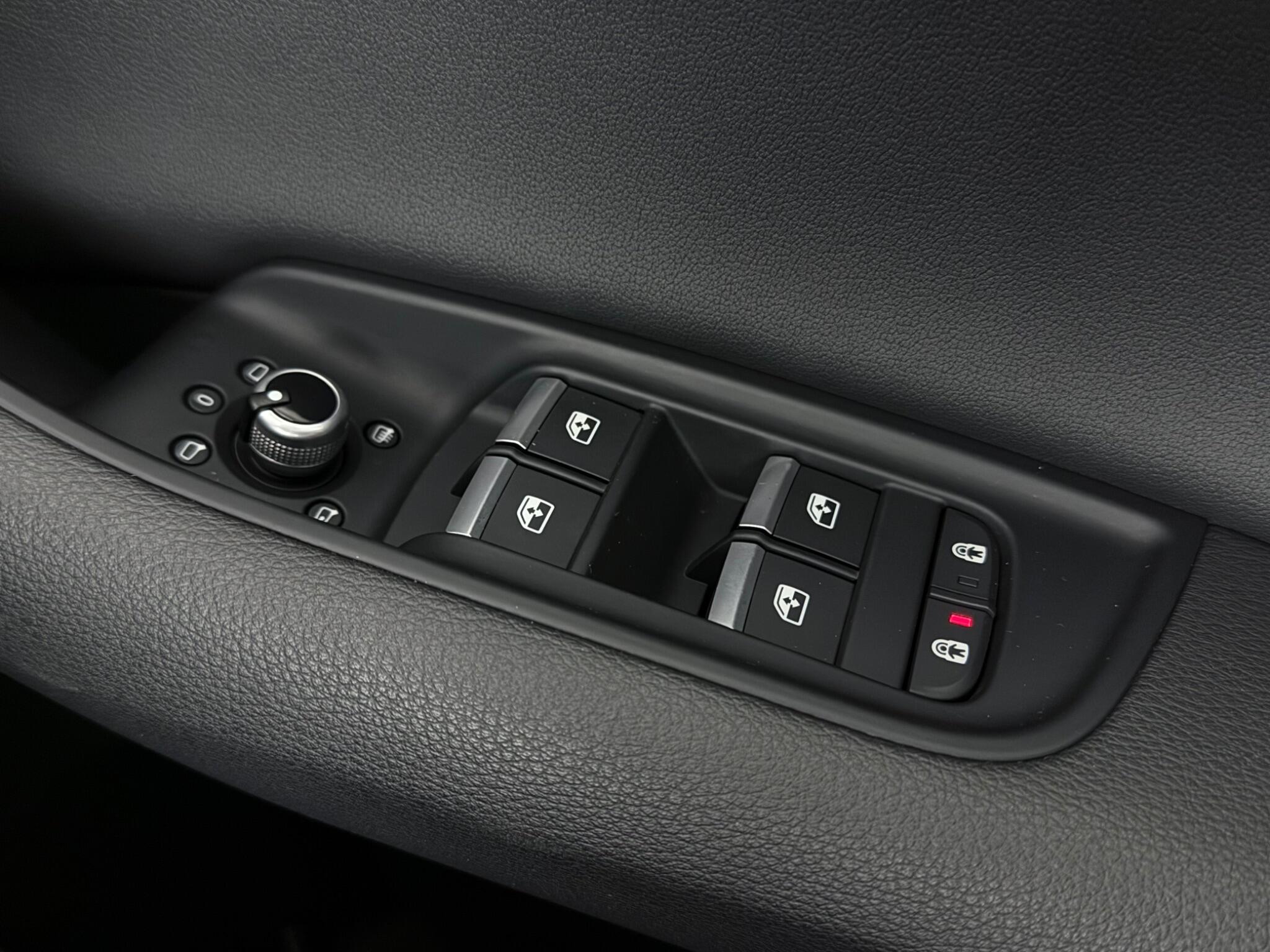 Audi Q7 view 23