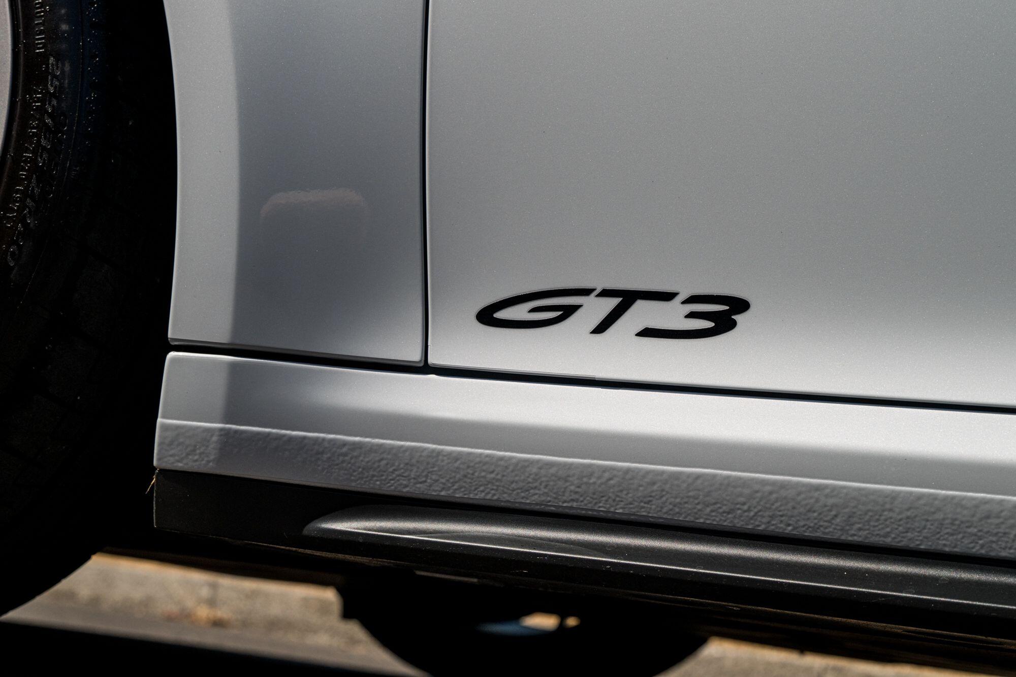 Porsche 911 view 16