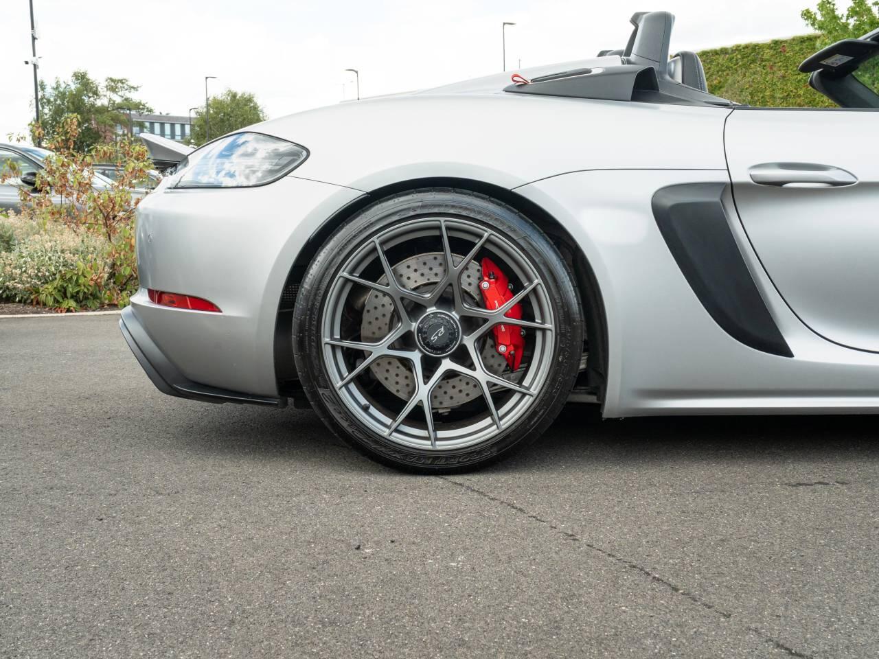 Porsche 718 Spyder view 12