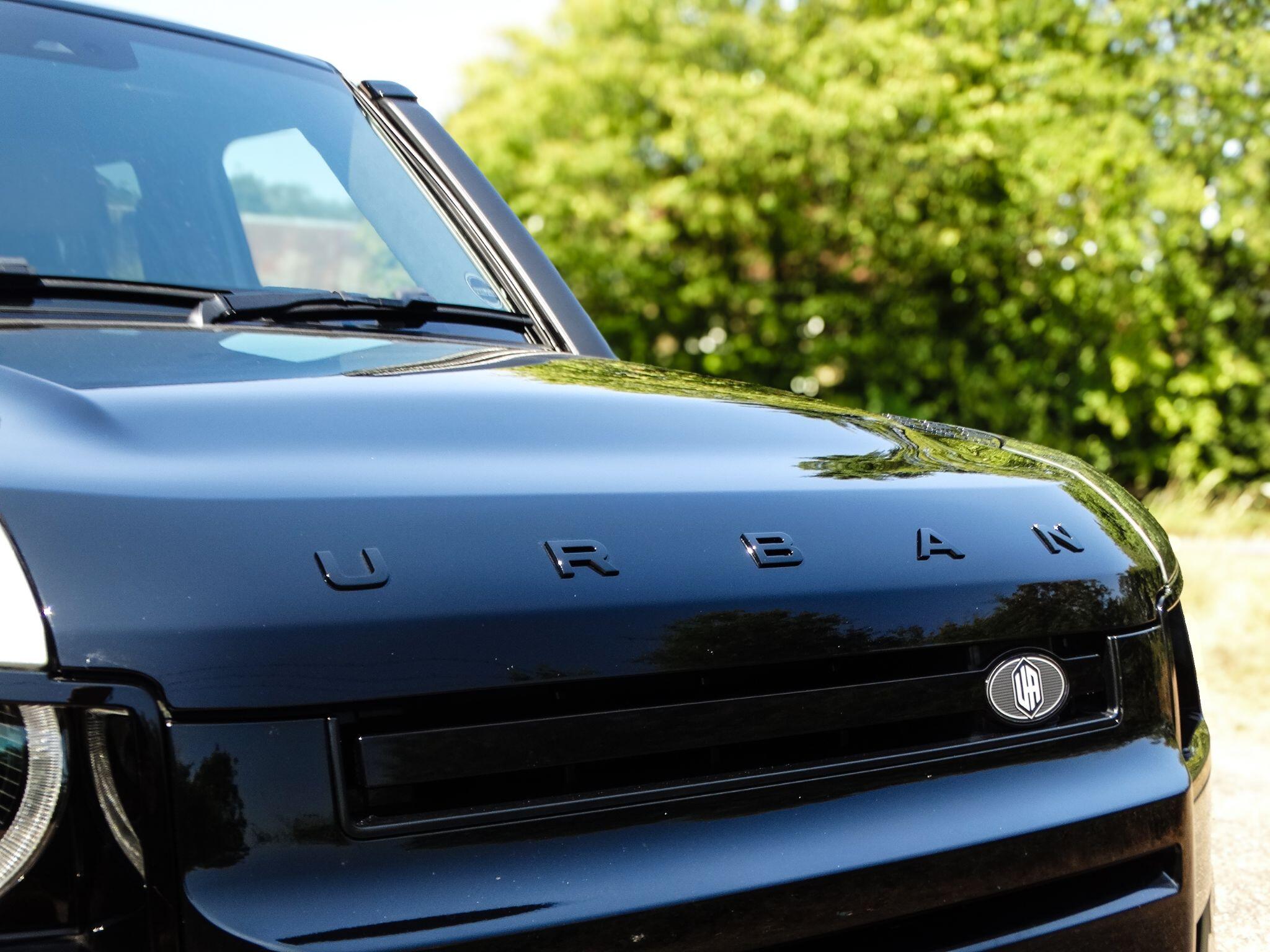Land Rover Defender 110 view 14