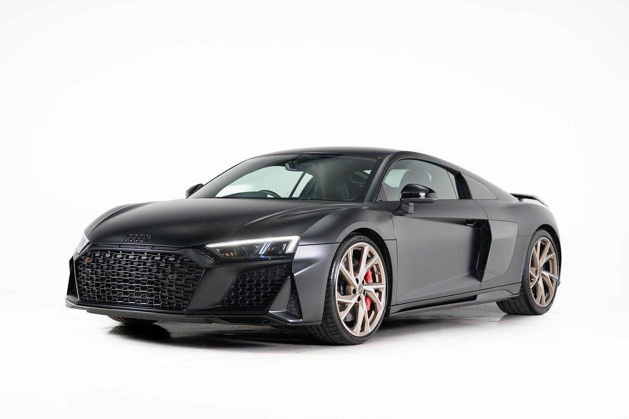 Audi R8 view 14