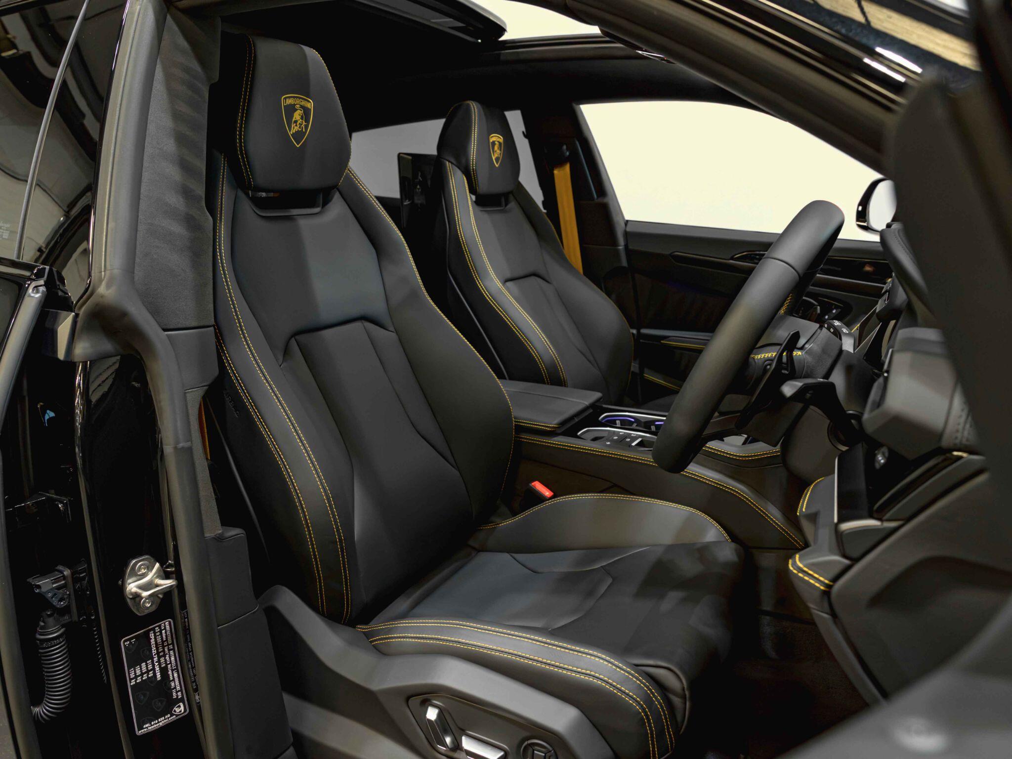 Lamborghini Urus view 2