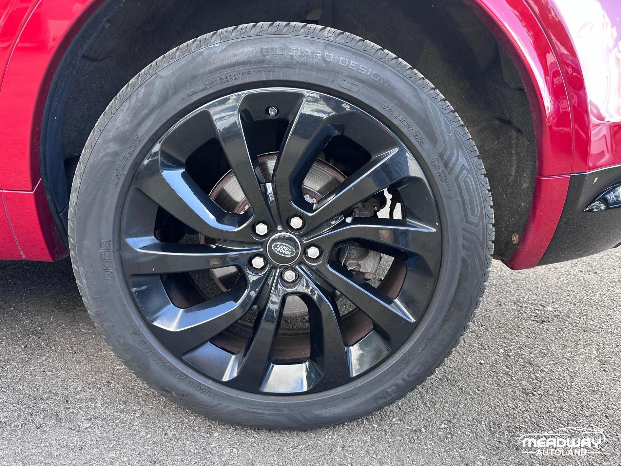 Land Rover Discovery Sport view 35