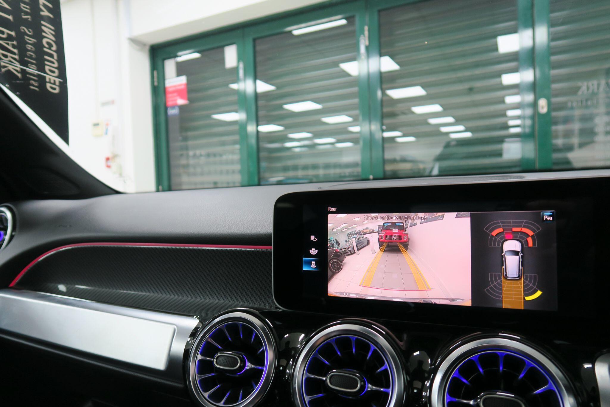 Mercedes-Benz GLB view 17