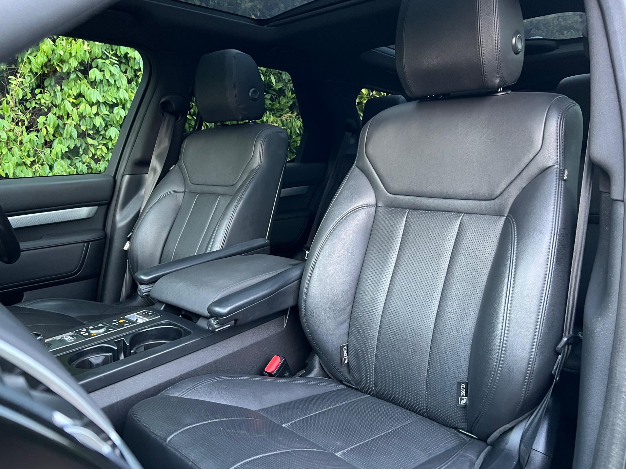 Land Rover Discovery view 16