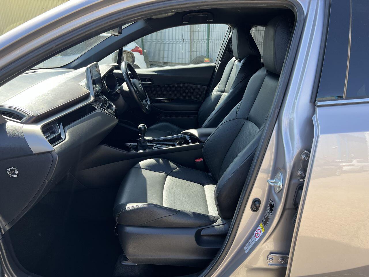 Toyota C-HR view 21