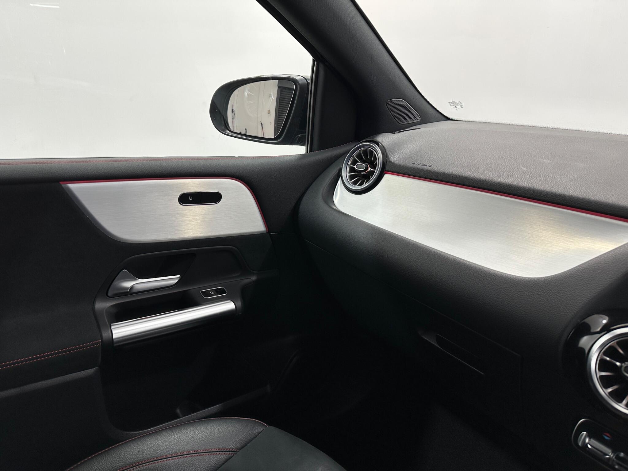 Mercedes-Benz B-Class view 29