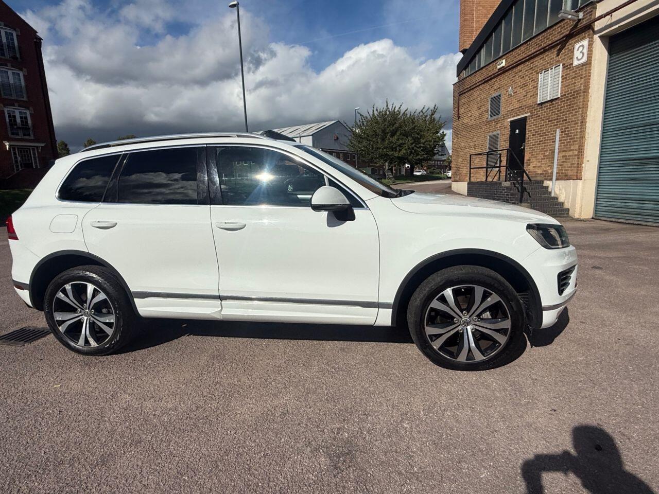 Volkswagen Touareg view 48