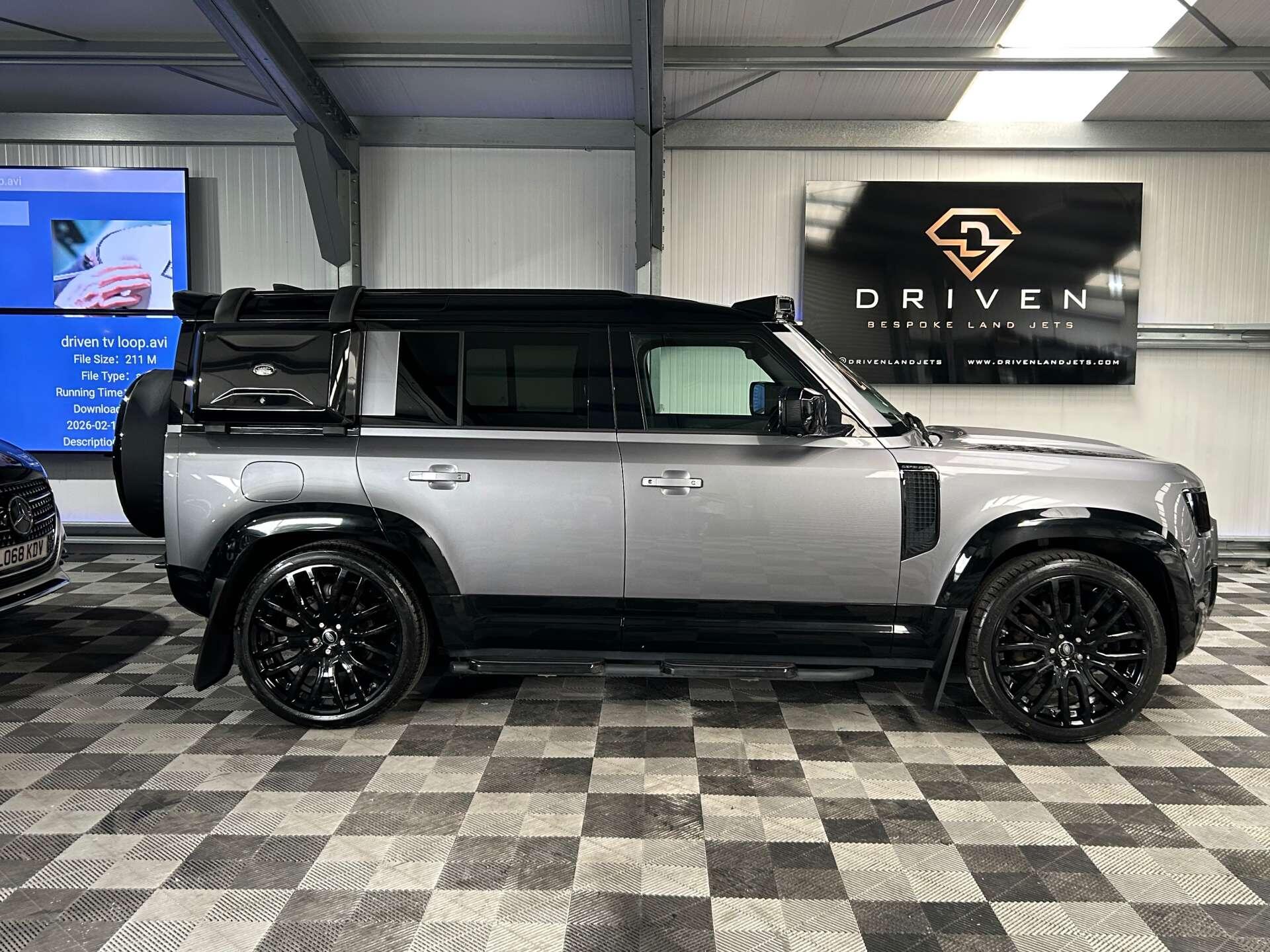 Land Rover Defender 110 view 15