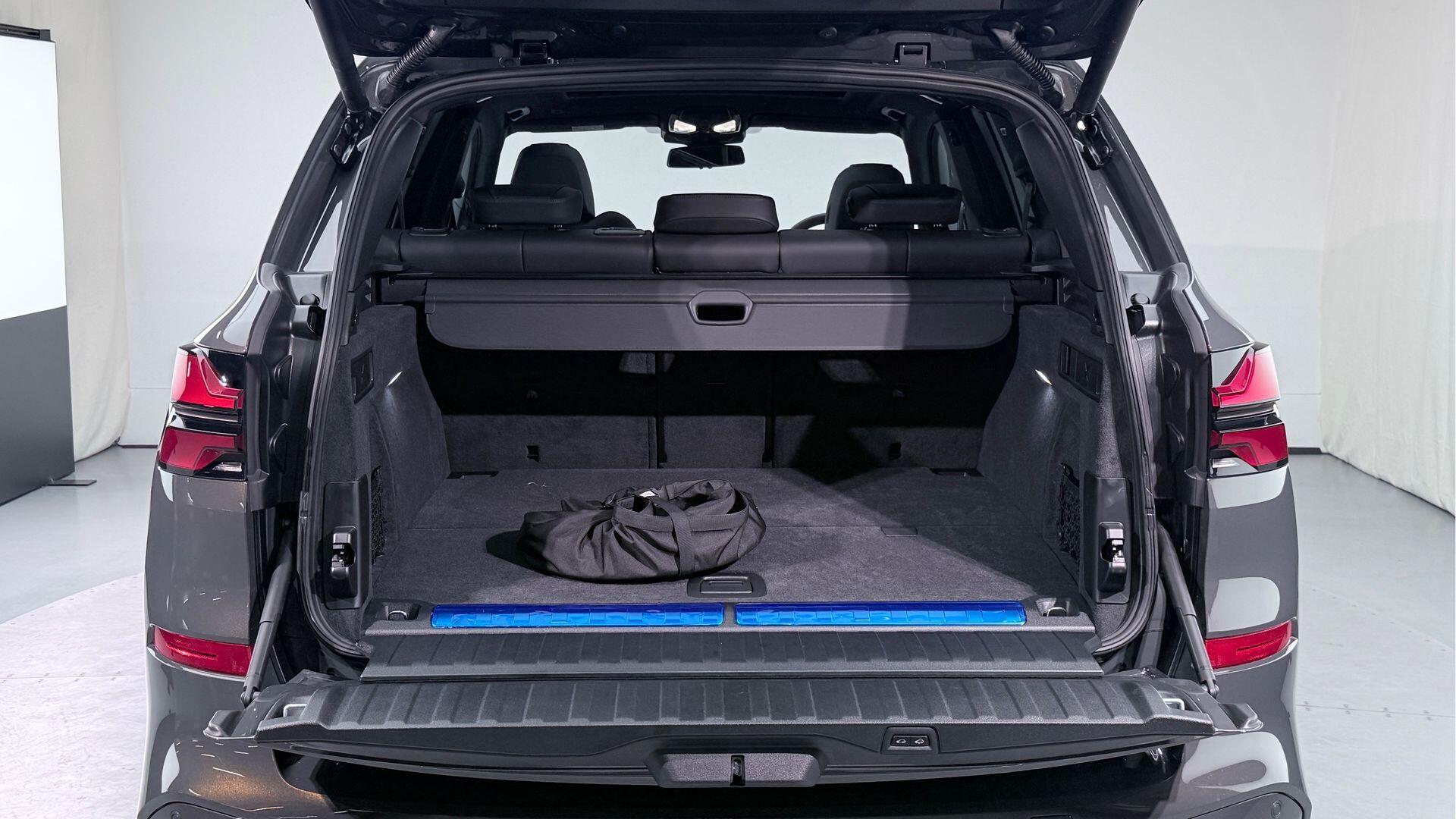 BMW X5 view 13