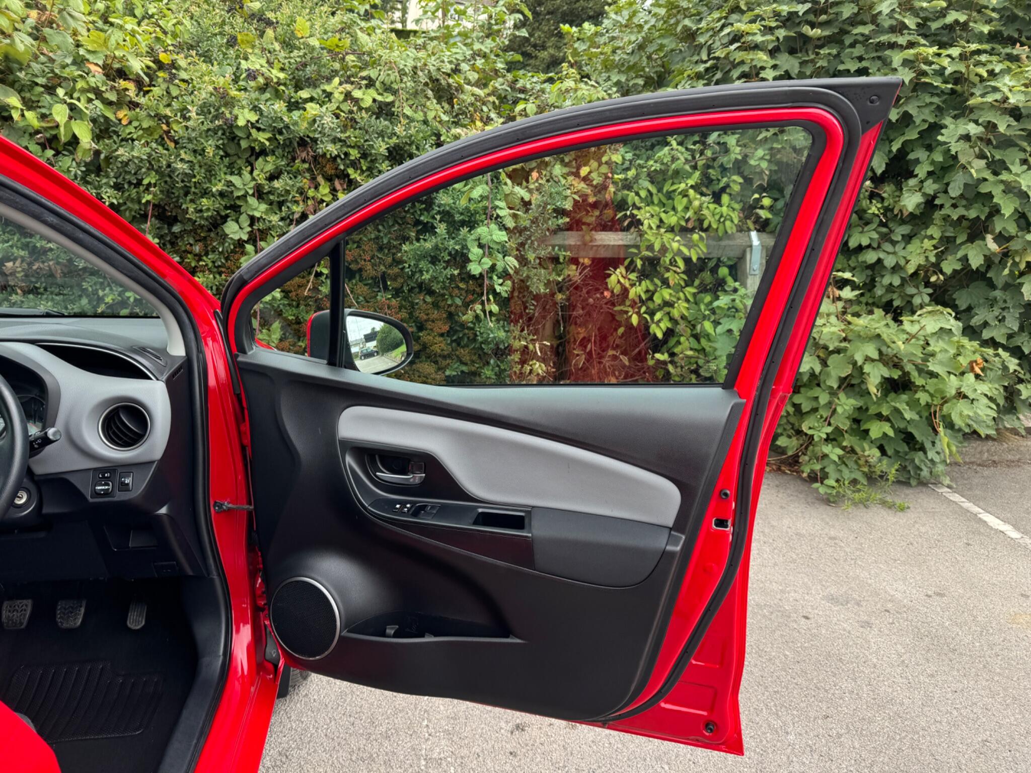 Toyota Yaris view 33