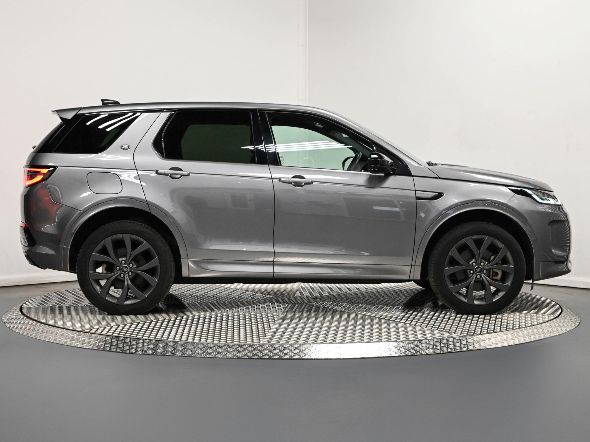 Land Rover Discovery Sport view 27