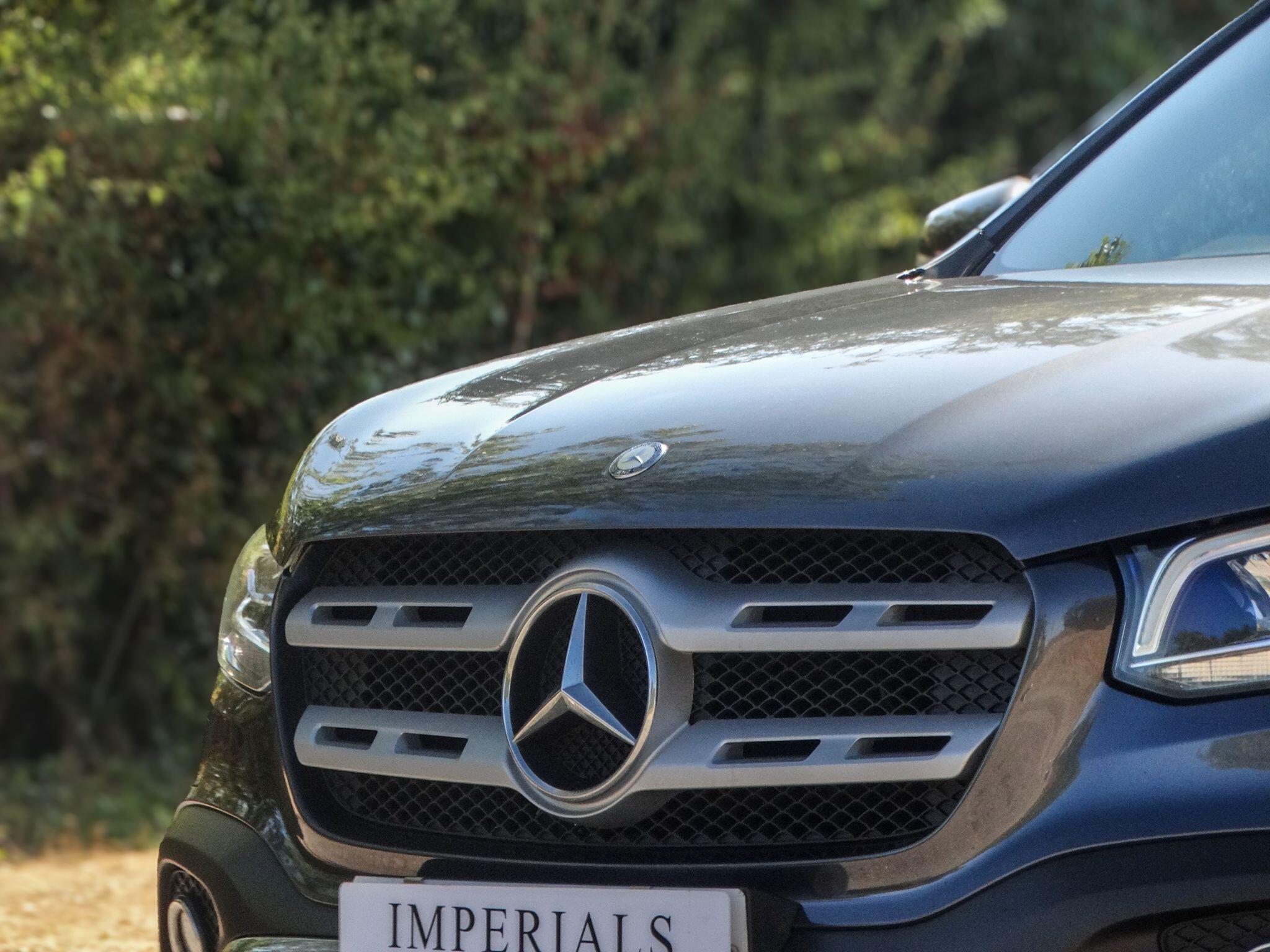 Mercedes-Benz X Class view 9