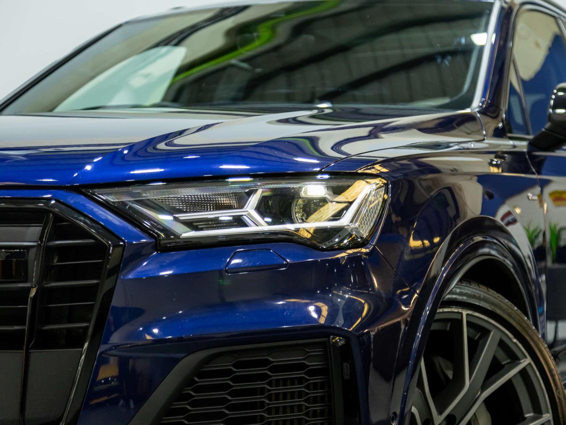 Audi Q7 view 78