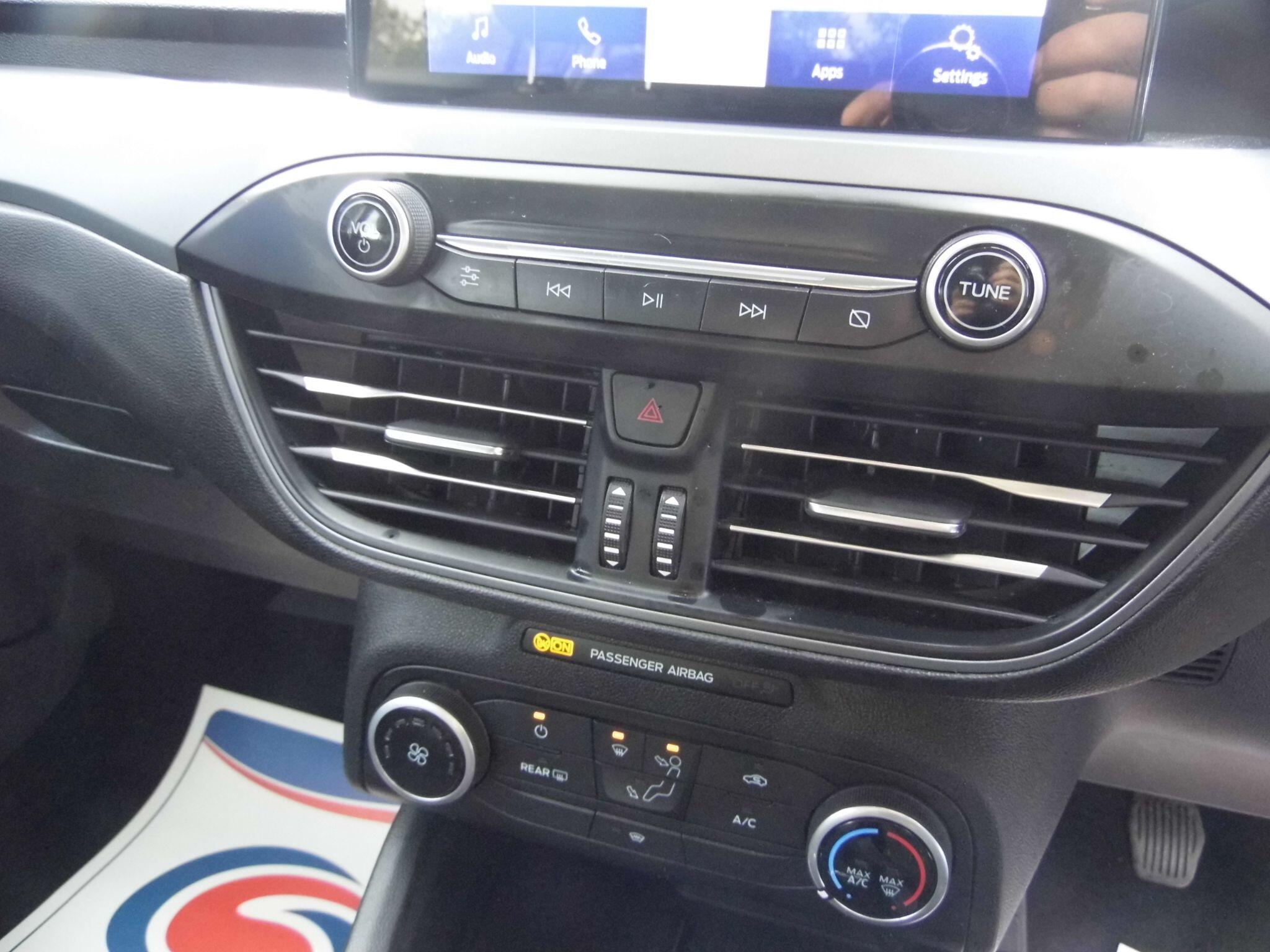 Ford Focus view 32