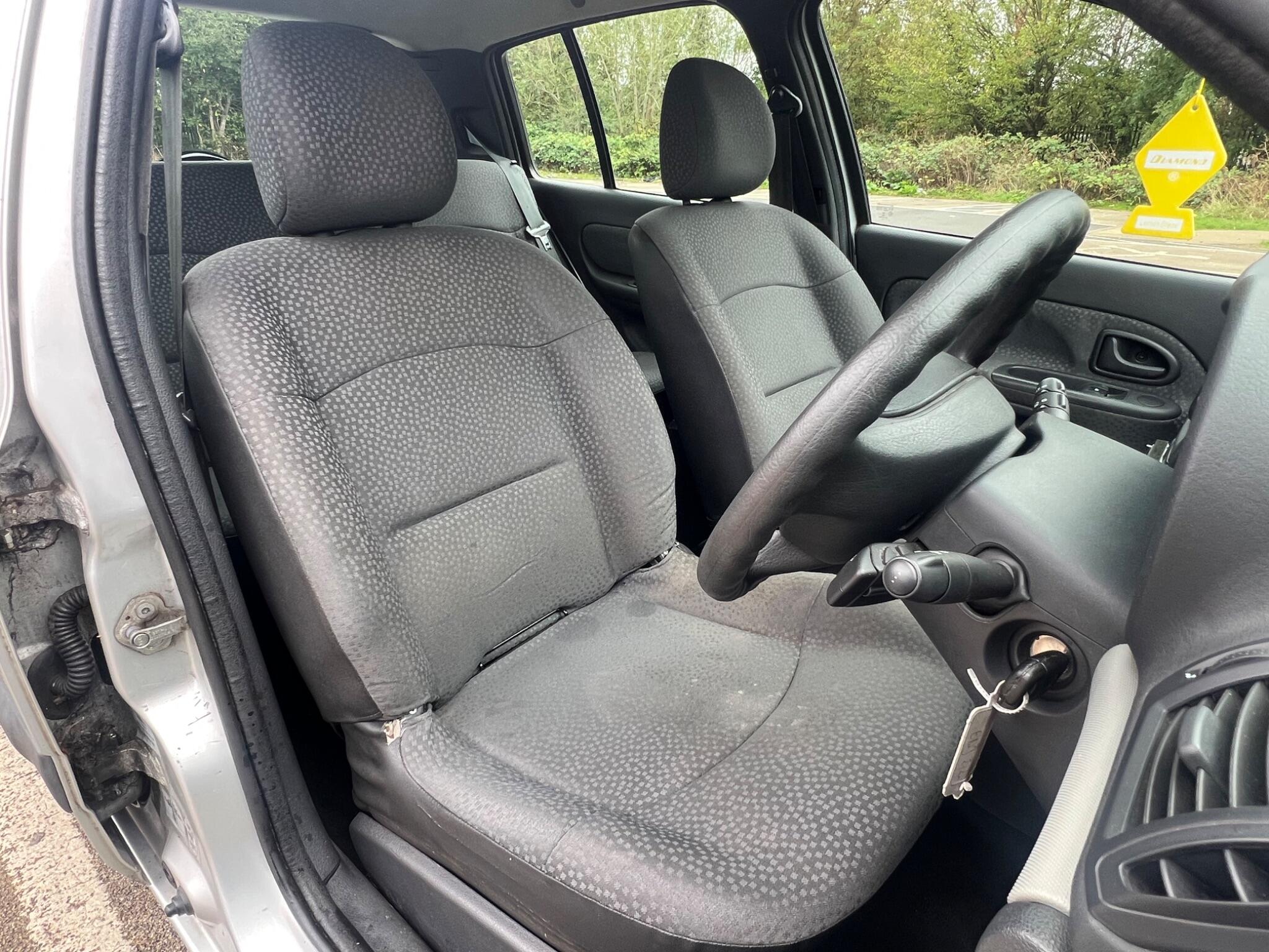 Renault Clio view 15