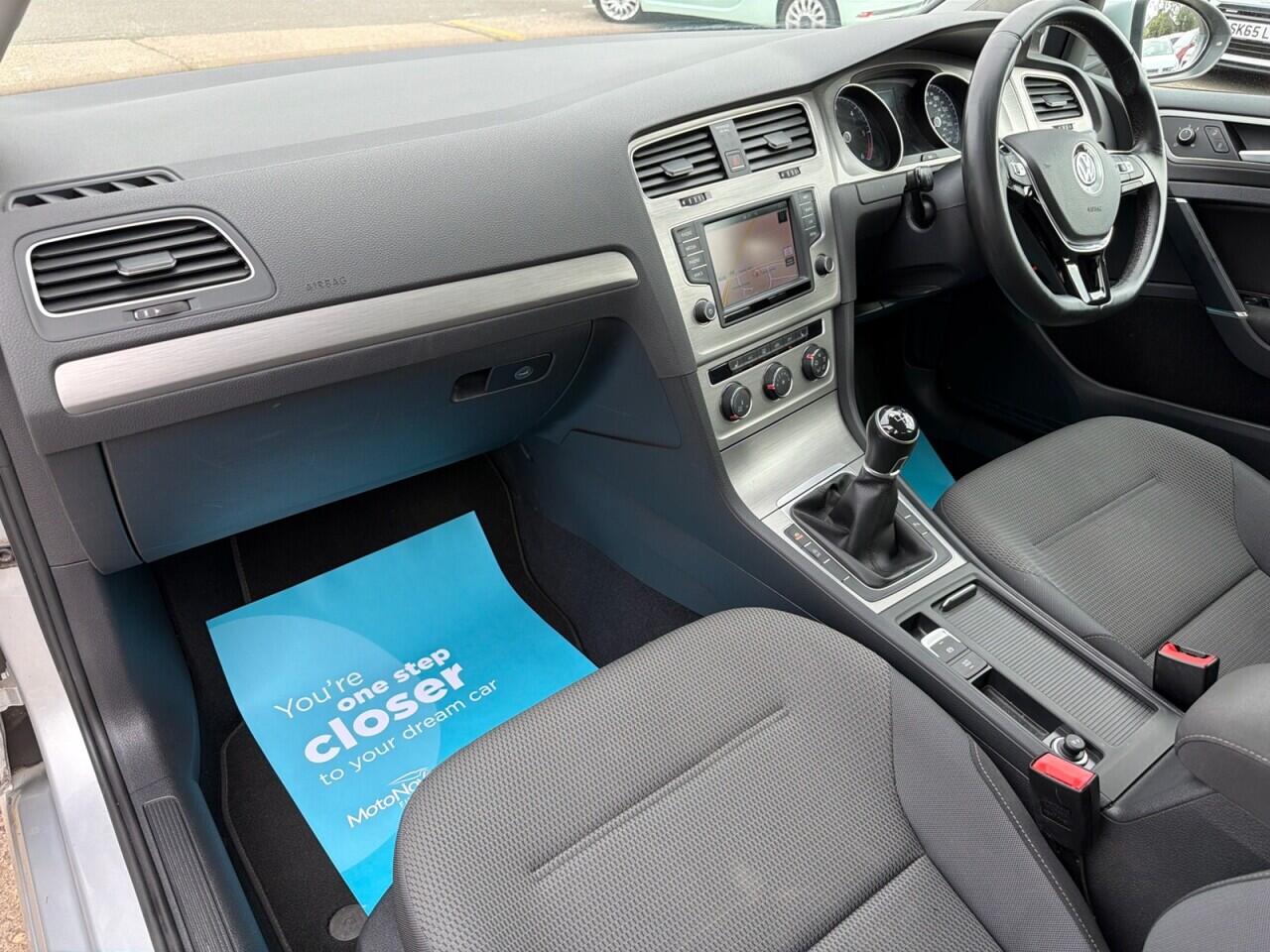 Volkswagen Golf view 3