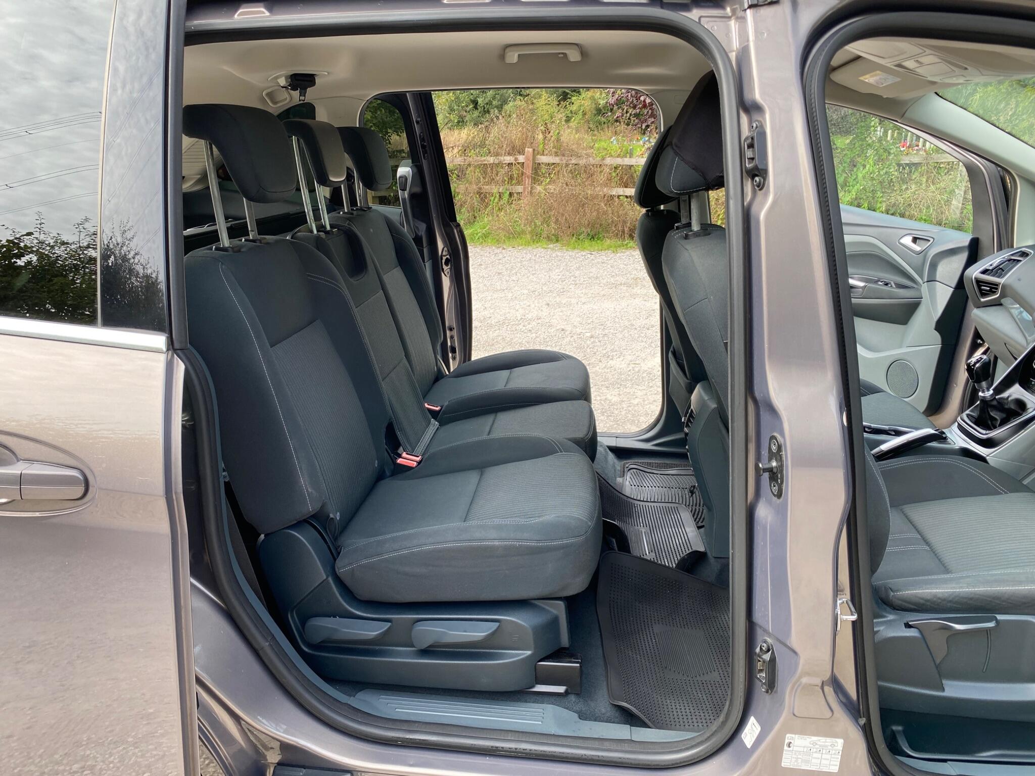 Ford Grand C-Max view 12