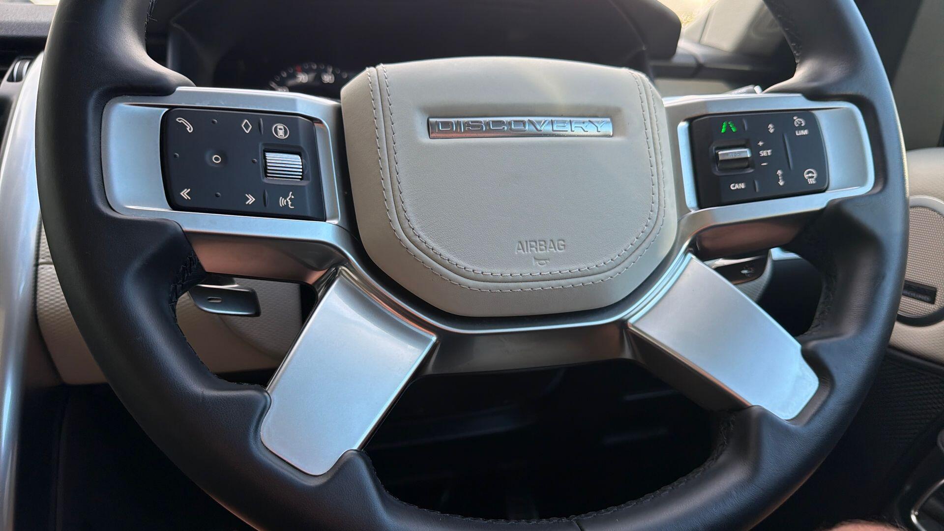 Land Rover Discovery view 30