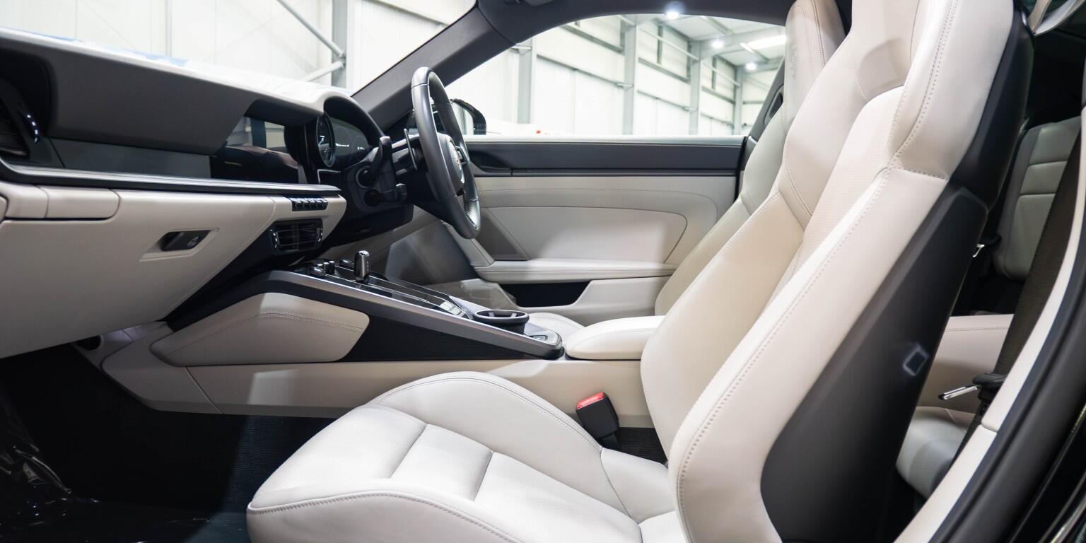 Porsche 911 view 18