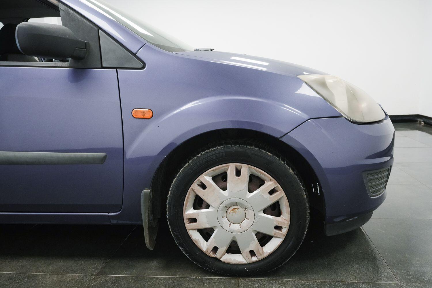 Ford Fiesta view 5