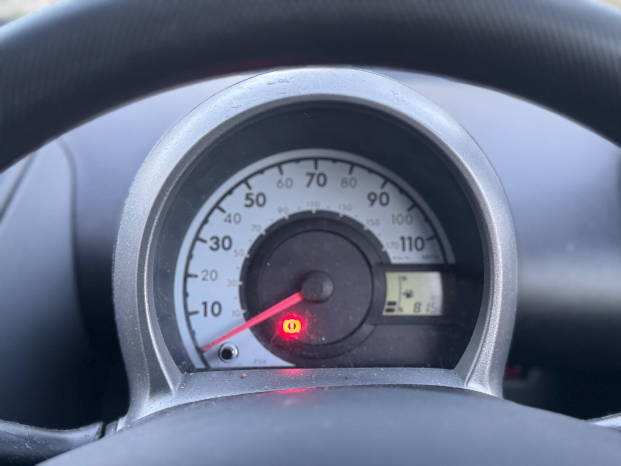 2011 Peugeot 107 image 6