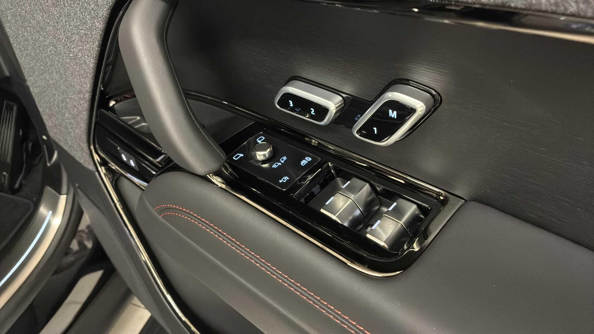 Land Rover Range Rover Sport view 29