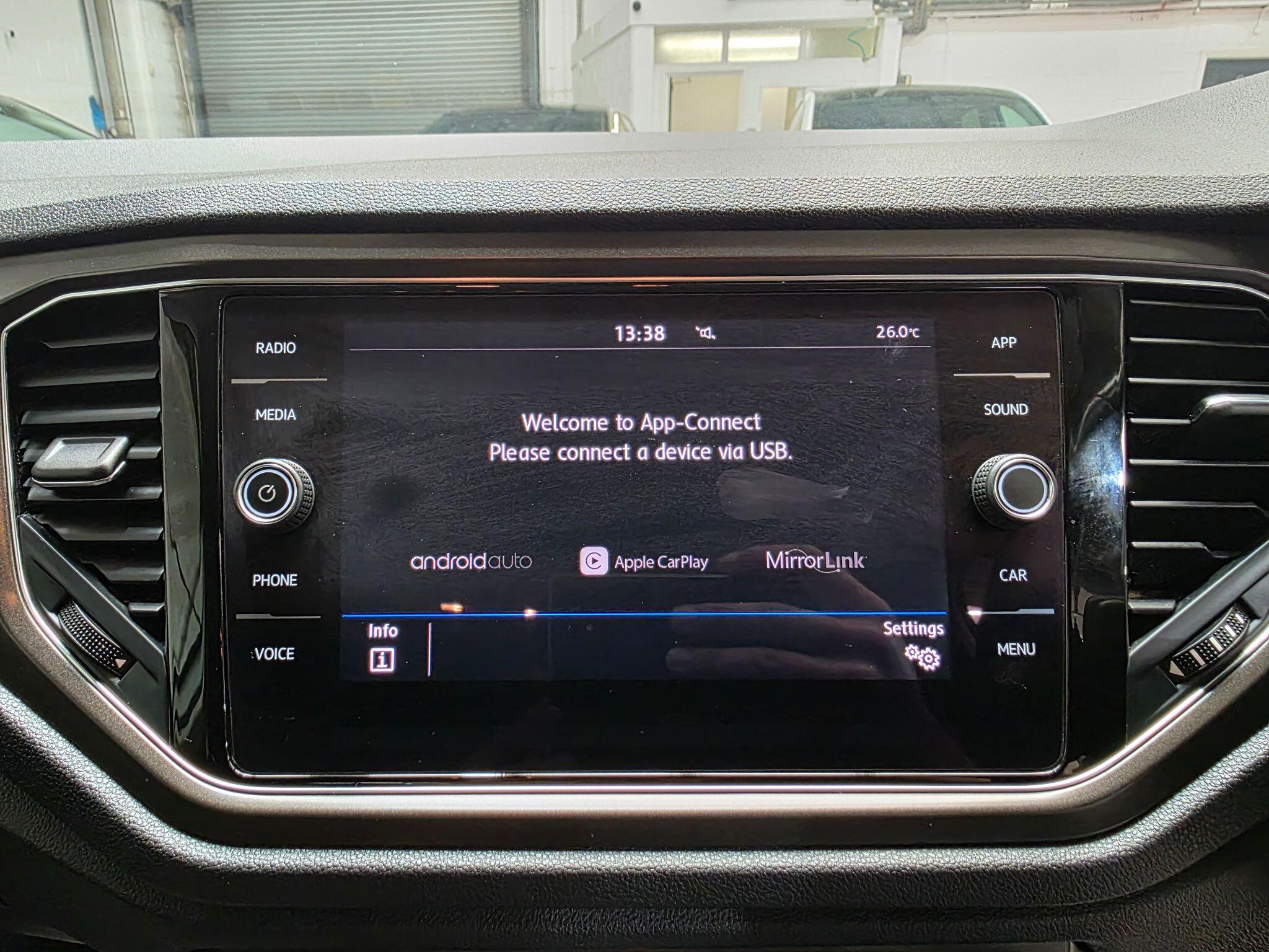 Volkswagen T-Roc view 8