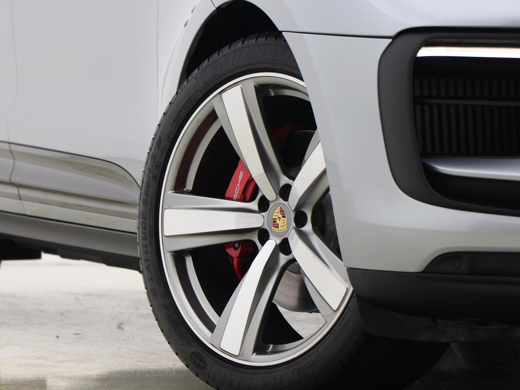 Porsche Macan view 23