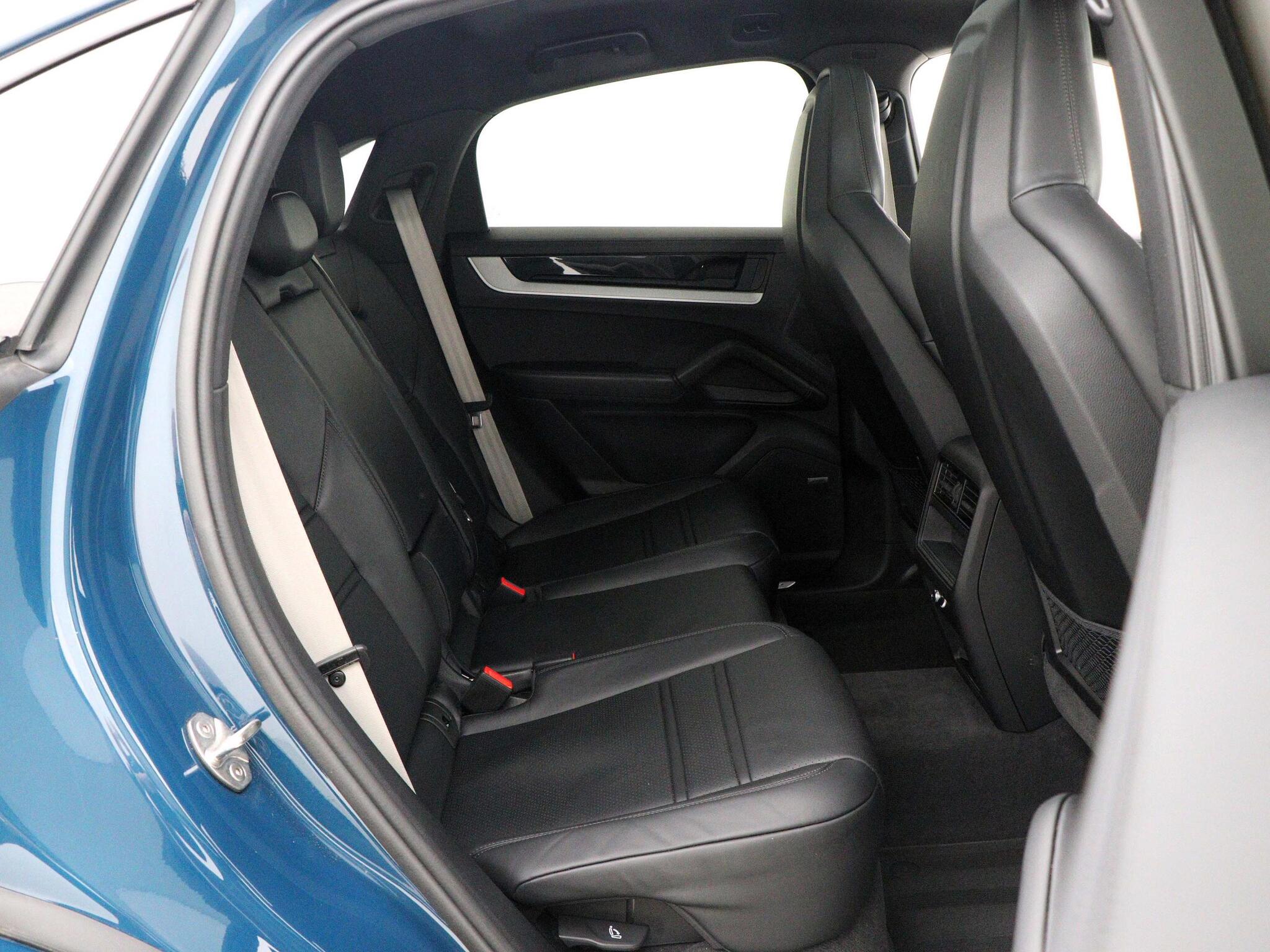 Porsche Cayenne view 28