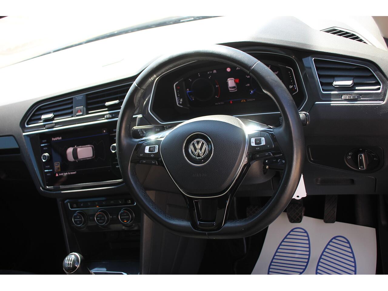 Volkswagen Tiguan view 13