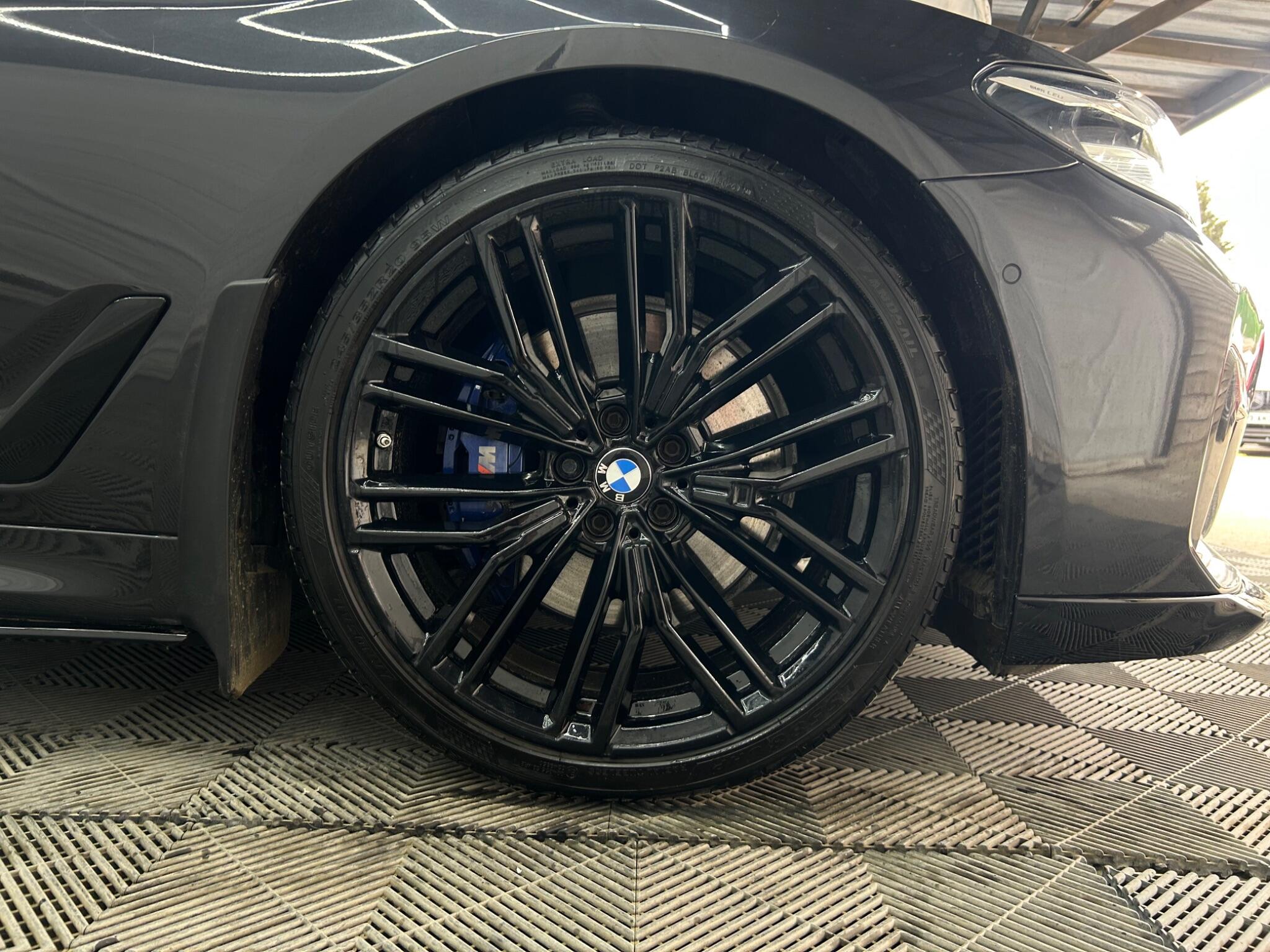 BMW 5 Series view 38