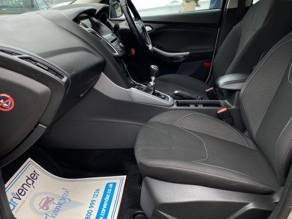 Ford Focus view 16