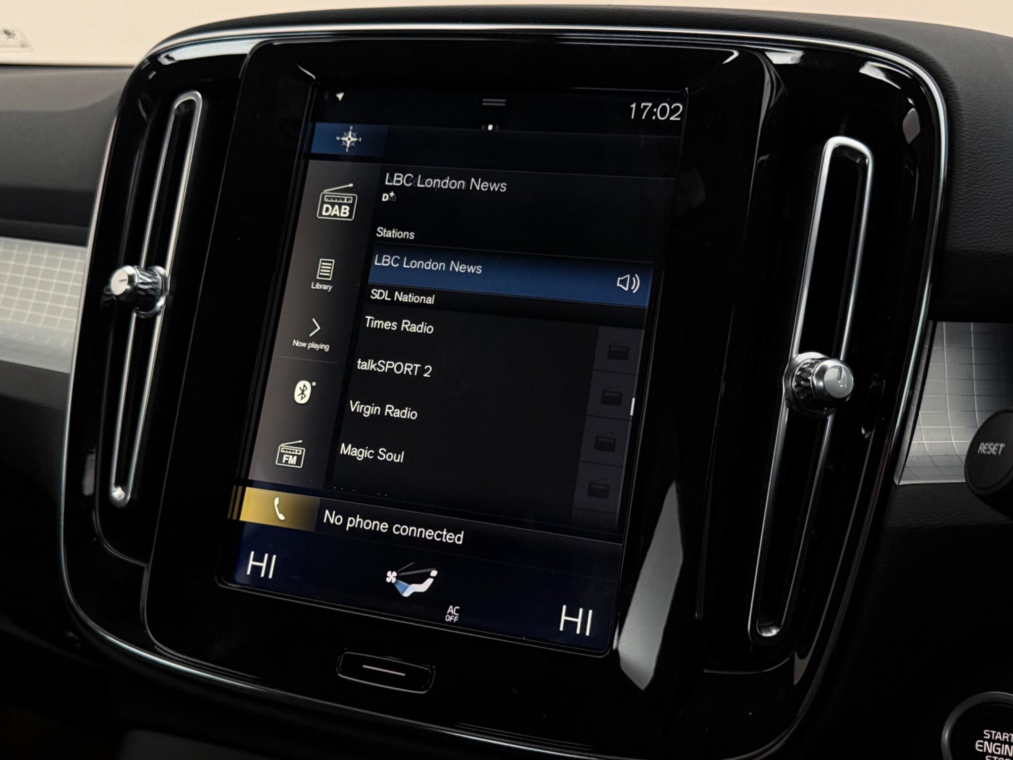 Volvo XC40 view 34