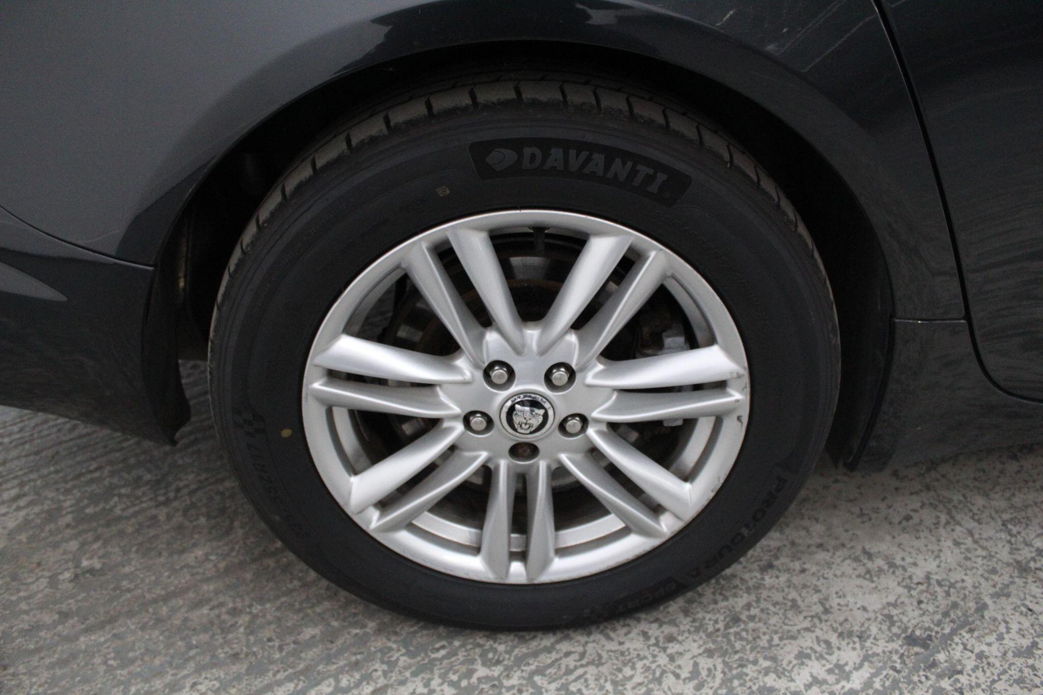 Jaguar XF view 58