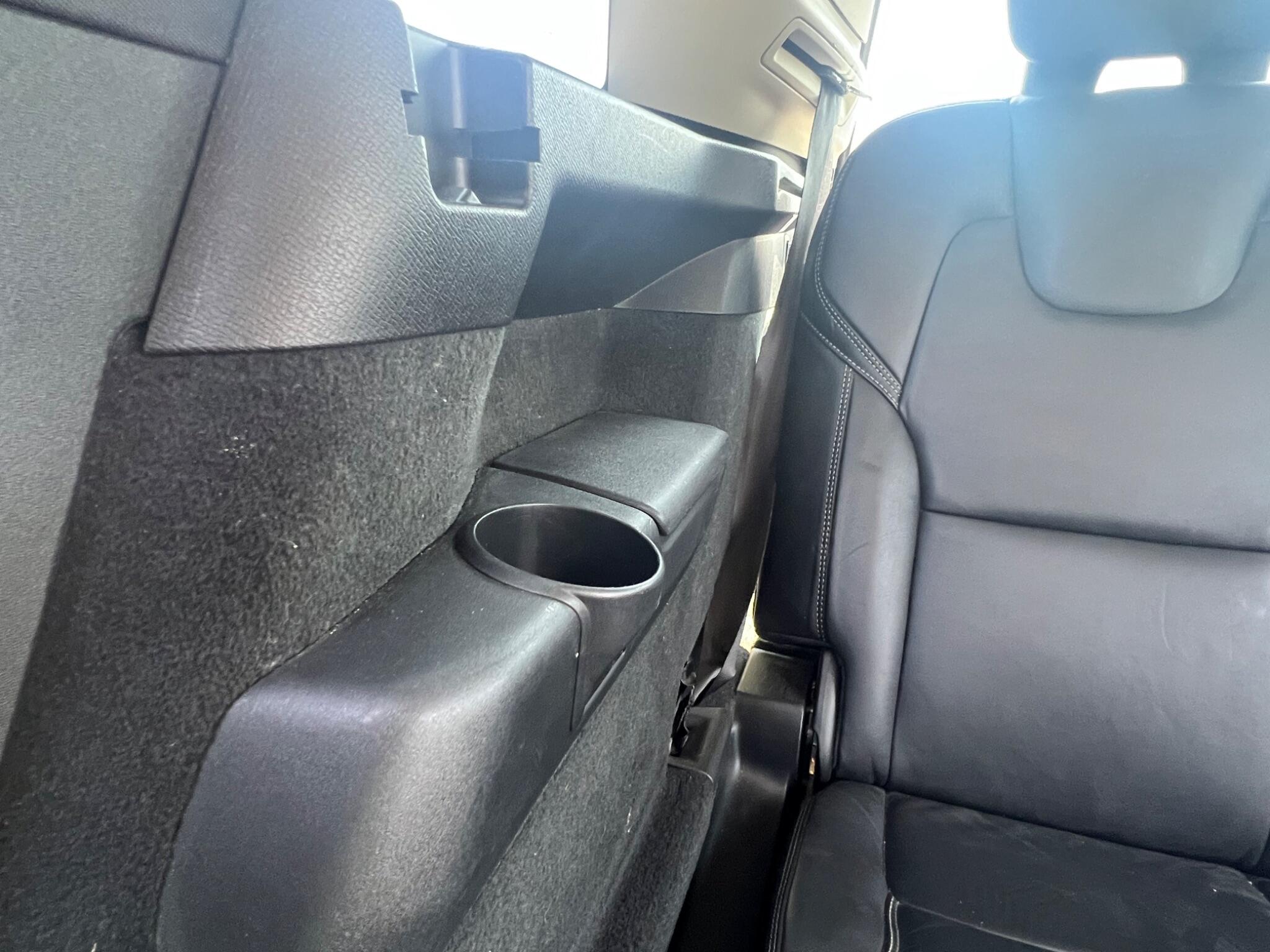 Volvo XC90 view 28