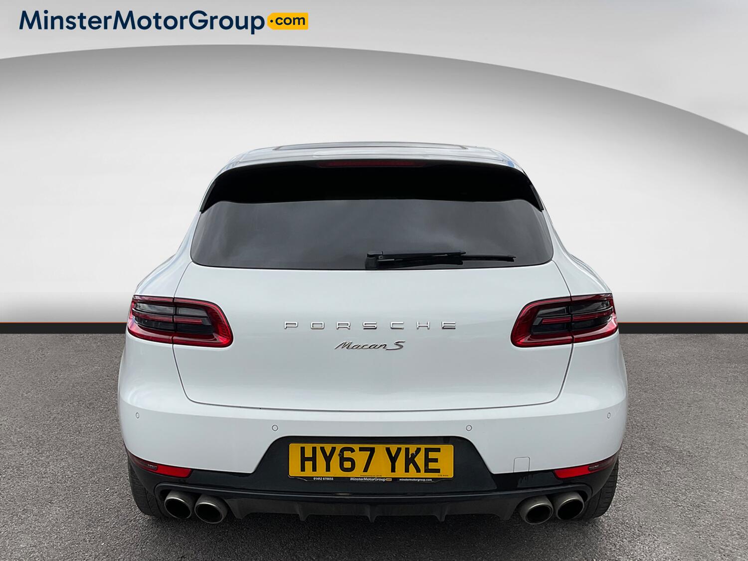 Porsche Macan view 3