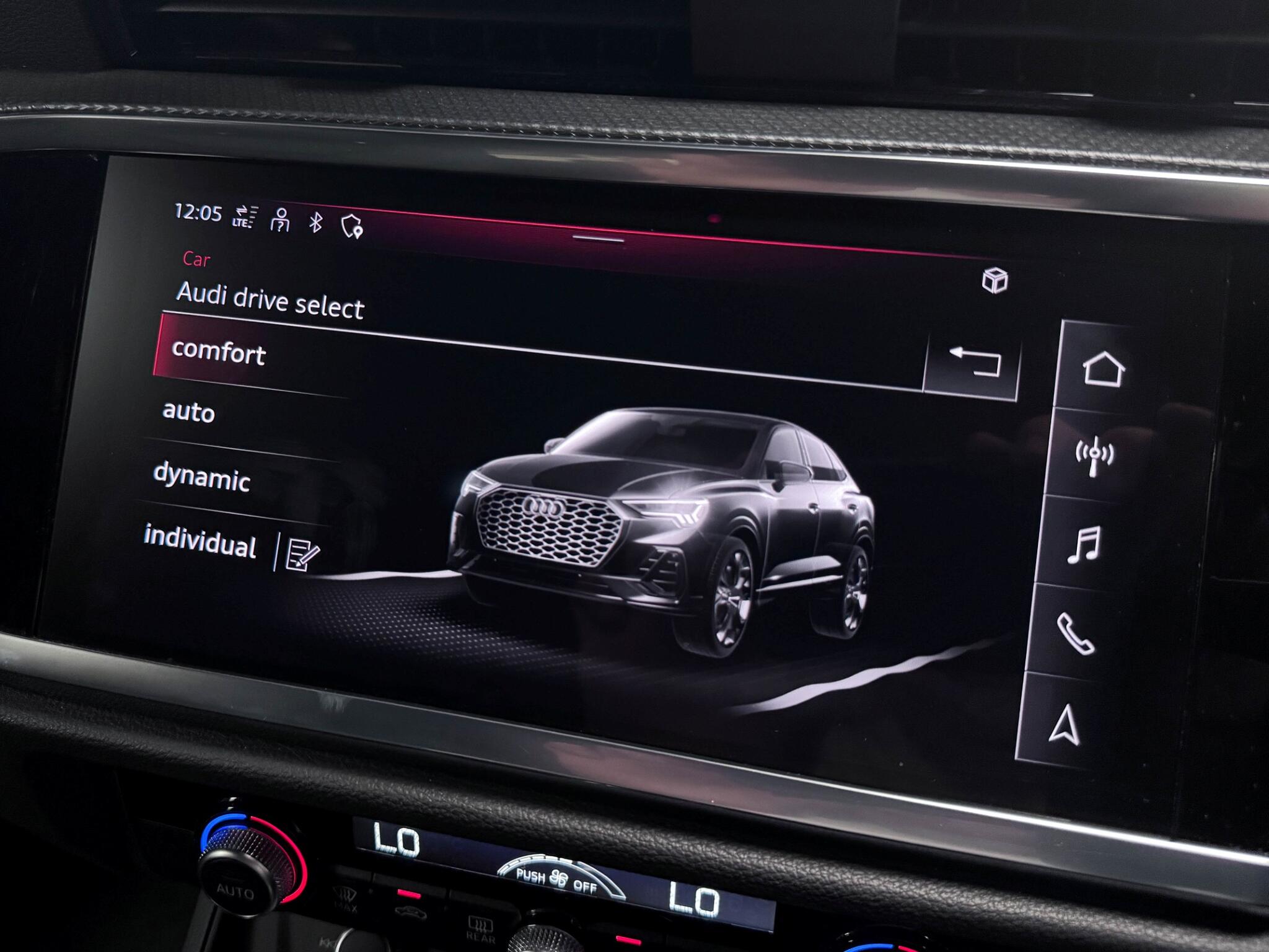 Audi Q3 view 42