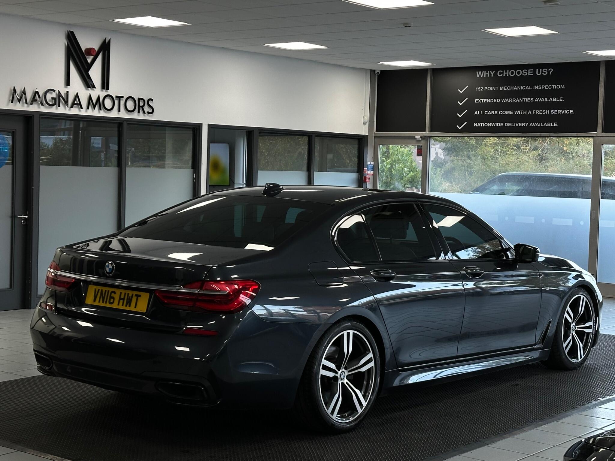 BMW 7 Series view 13