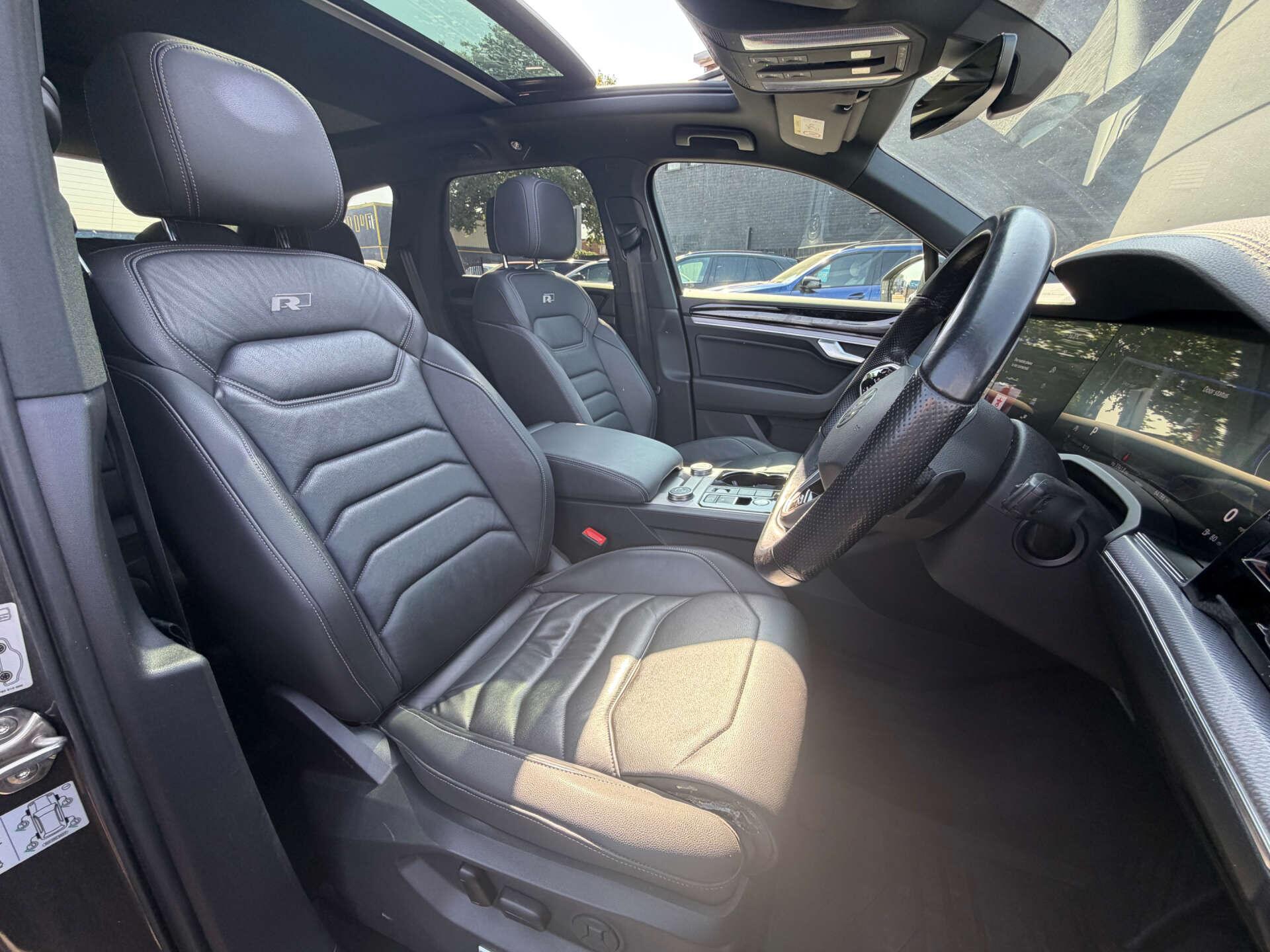 Volkswagen Touareg view 13
