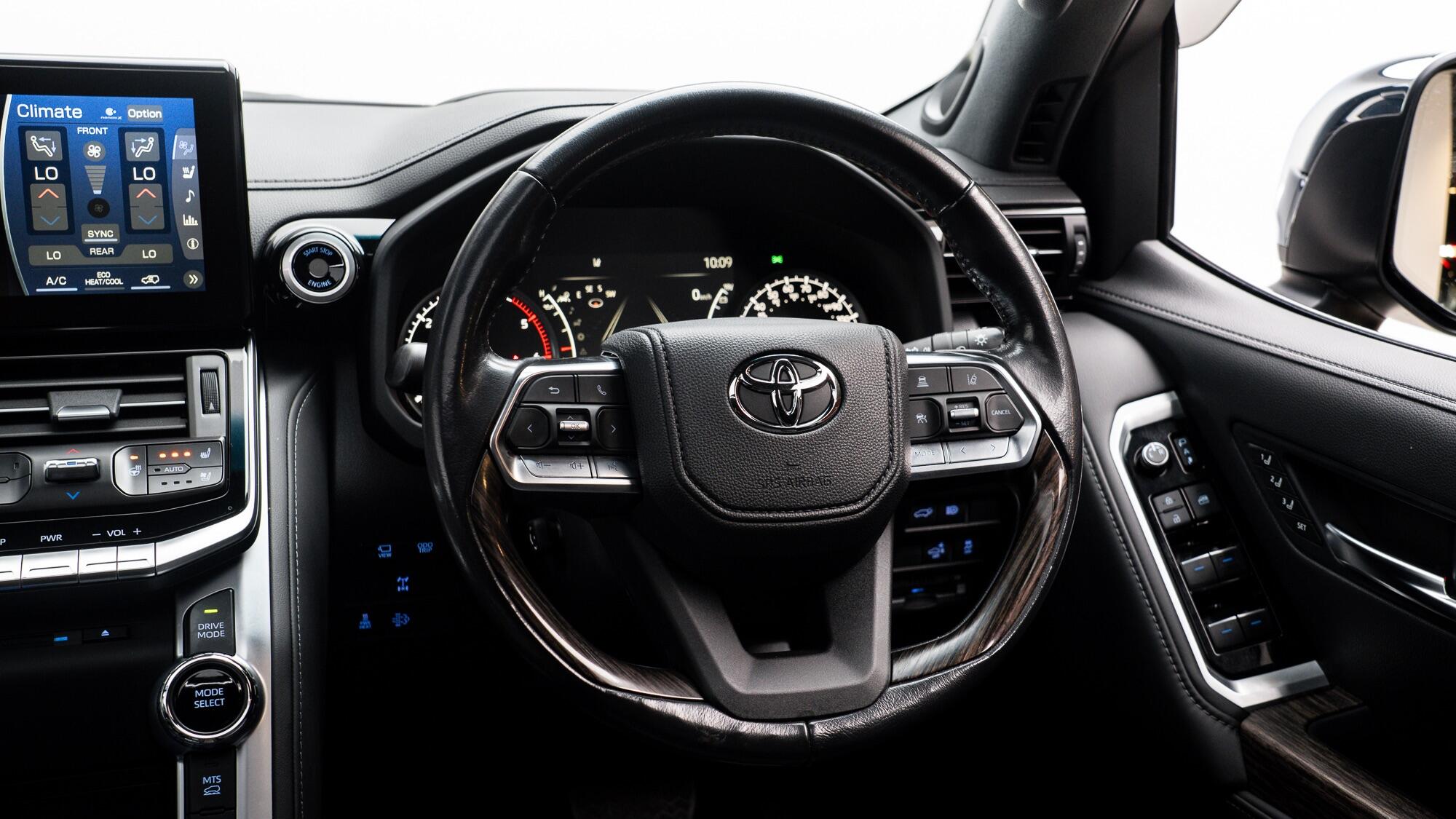 Toyota Land Cruiser view 50