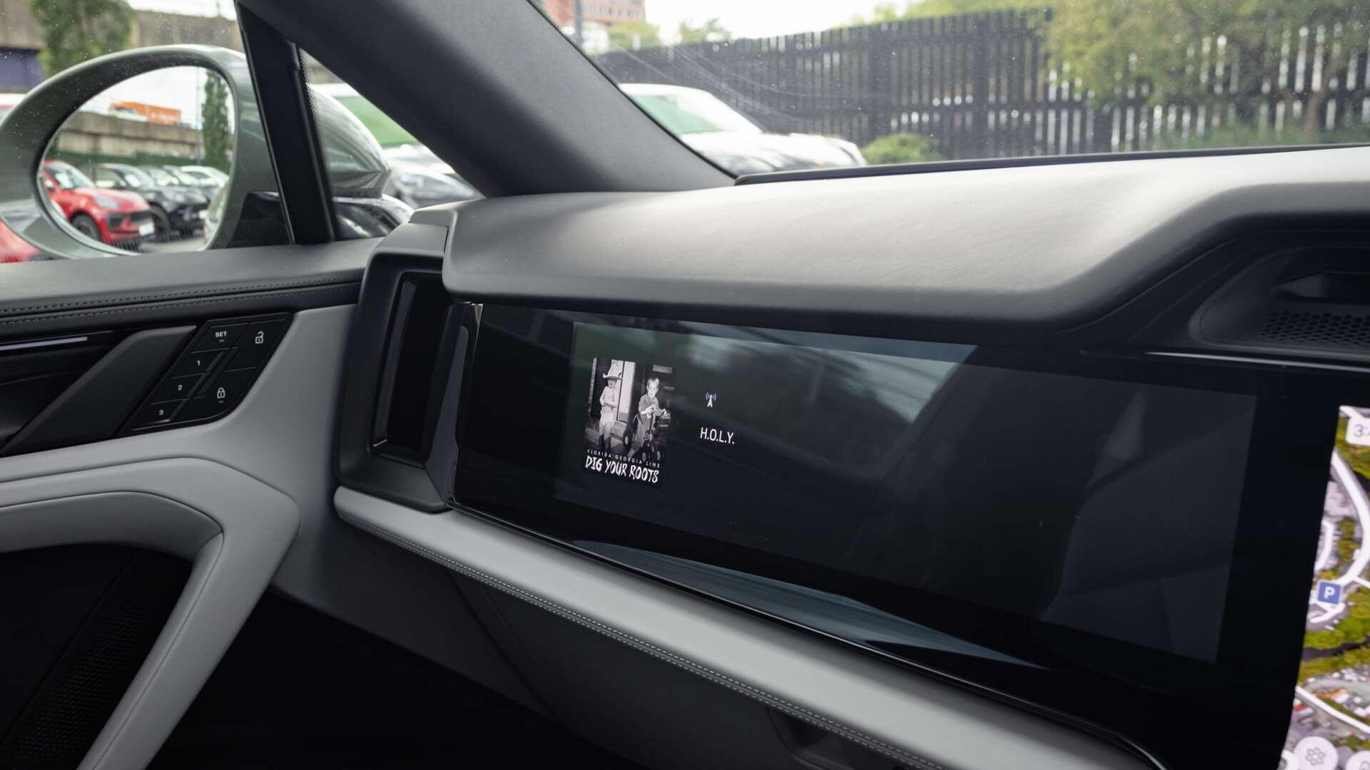 Porsche Cayenne view 25