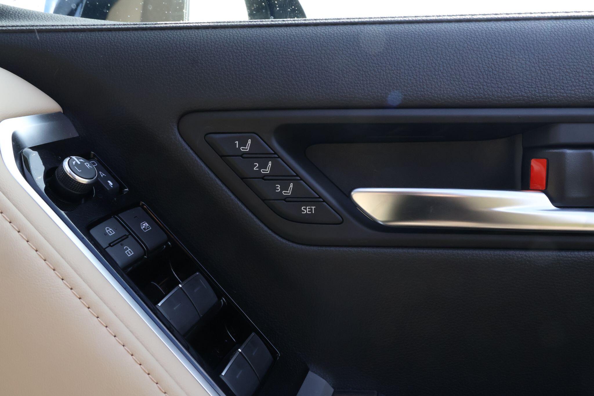 Toyota Land Cruiser view 22