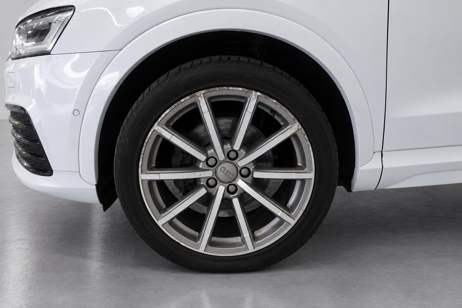 Audi Q3 view 59