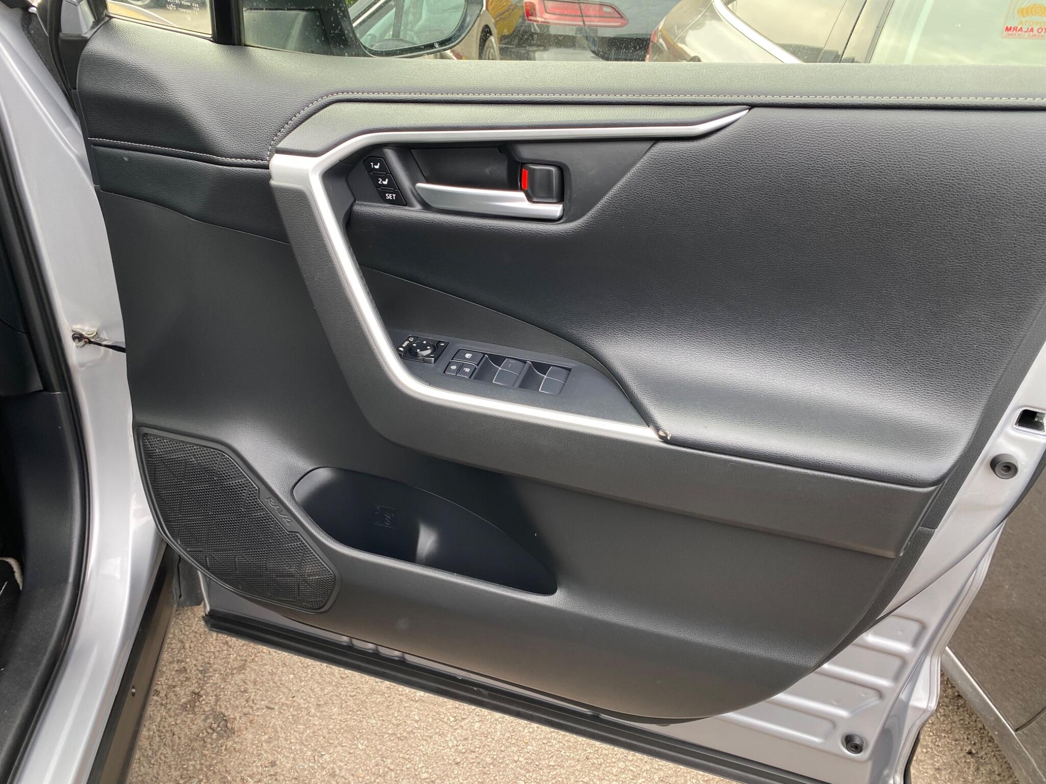 Toyota Rav4 view 16