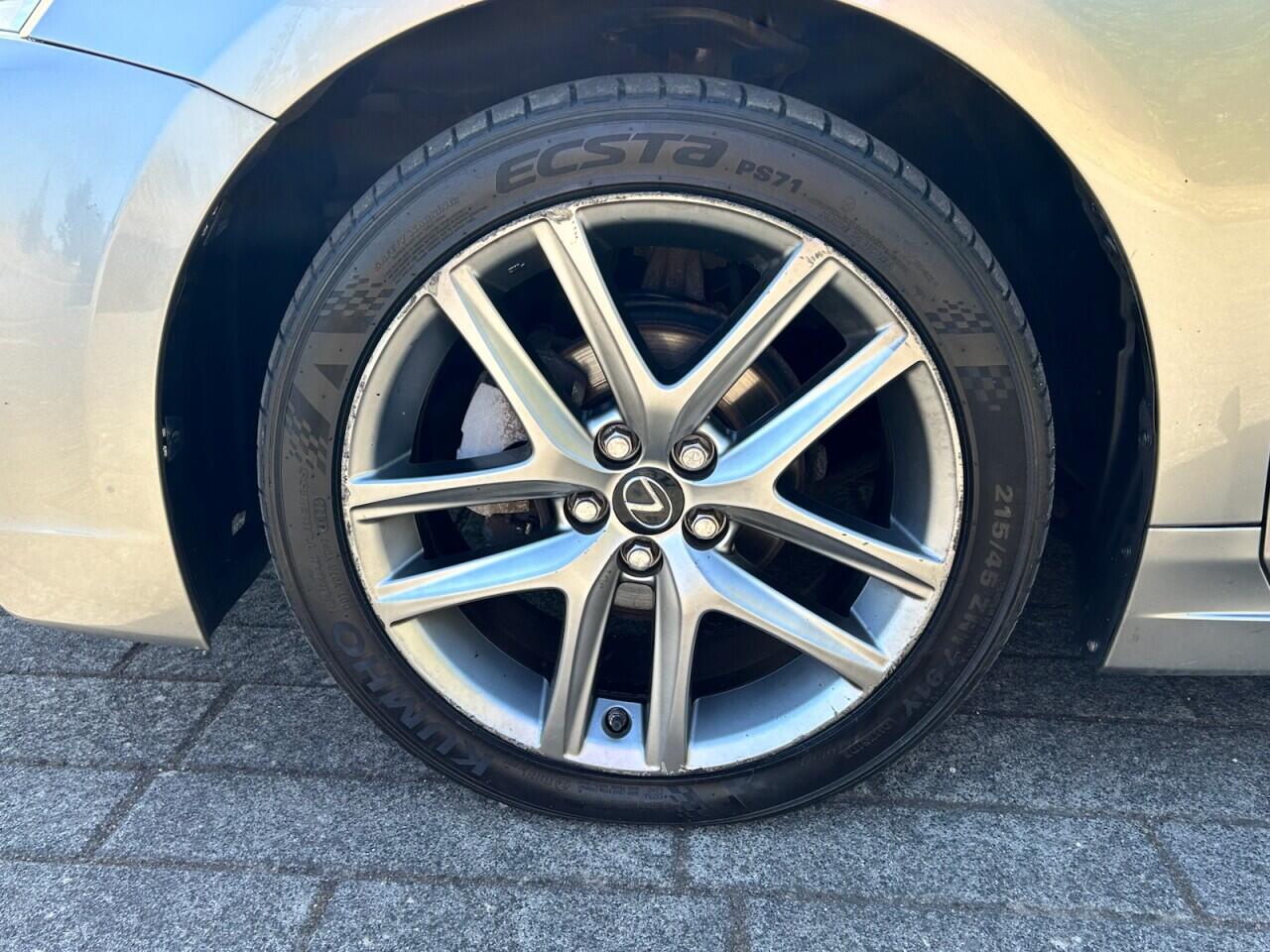 Lexus CT view 39