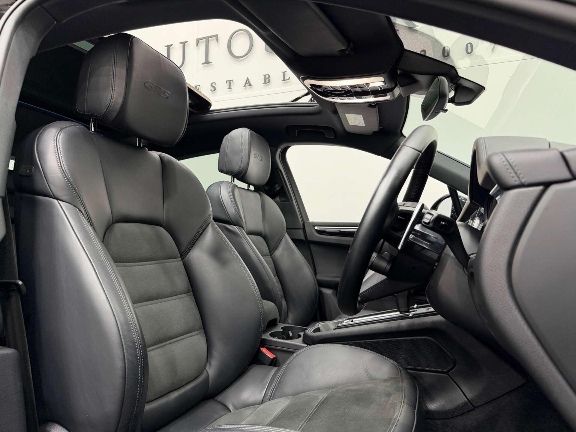 Porsche Macan view 2