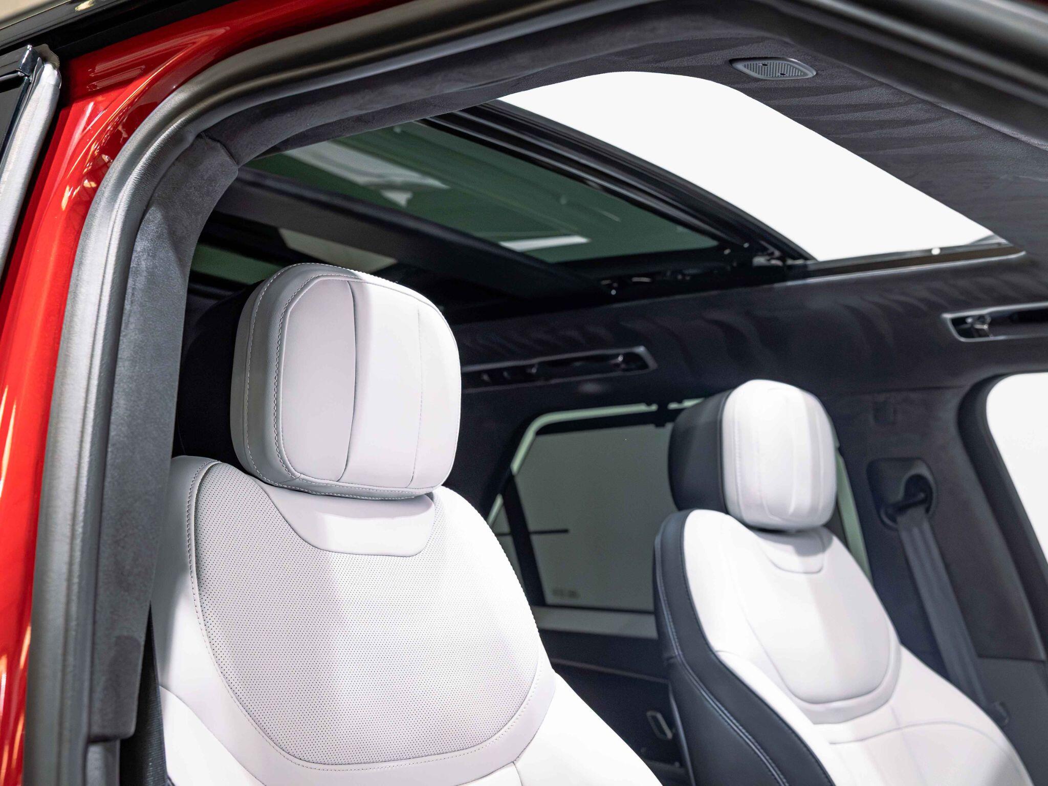 Land Rover Range Rover Sport view 3